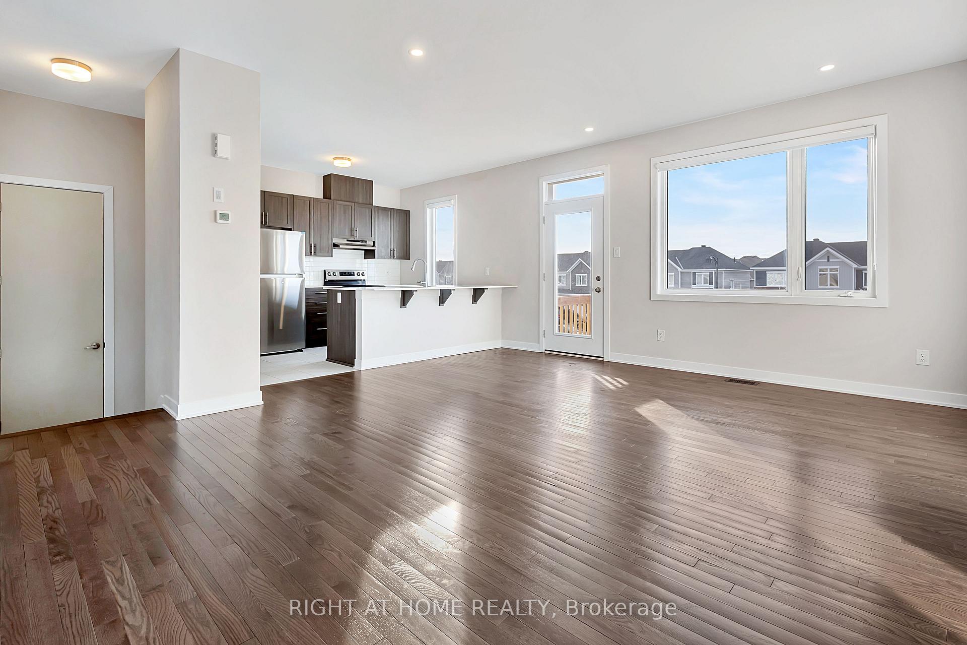 Photo 8 of 106 Beebalm Crescent, Ottawa, Barrhaven - Half Moon Bay — HOMEH