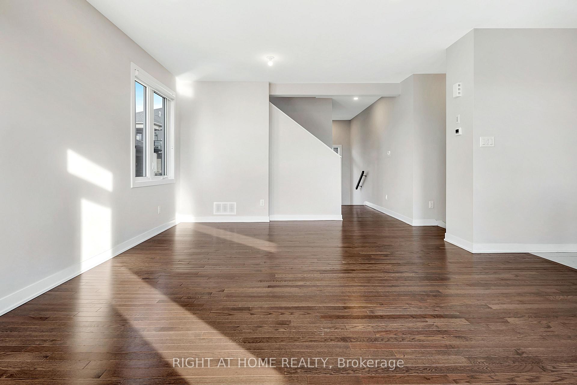 Photo 10 of 106 Beebalm Crescent, Ottawa, Barrhaven - Half Moon Bay — HOMEH