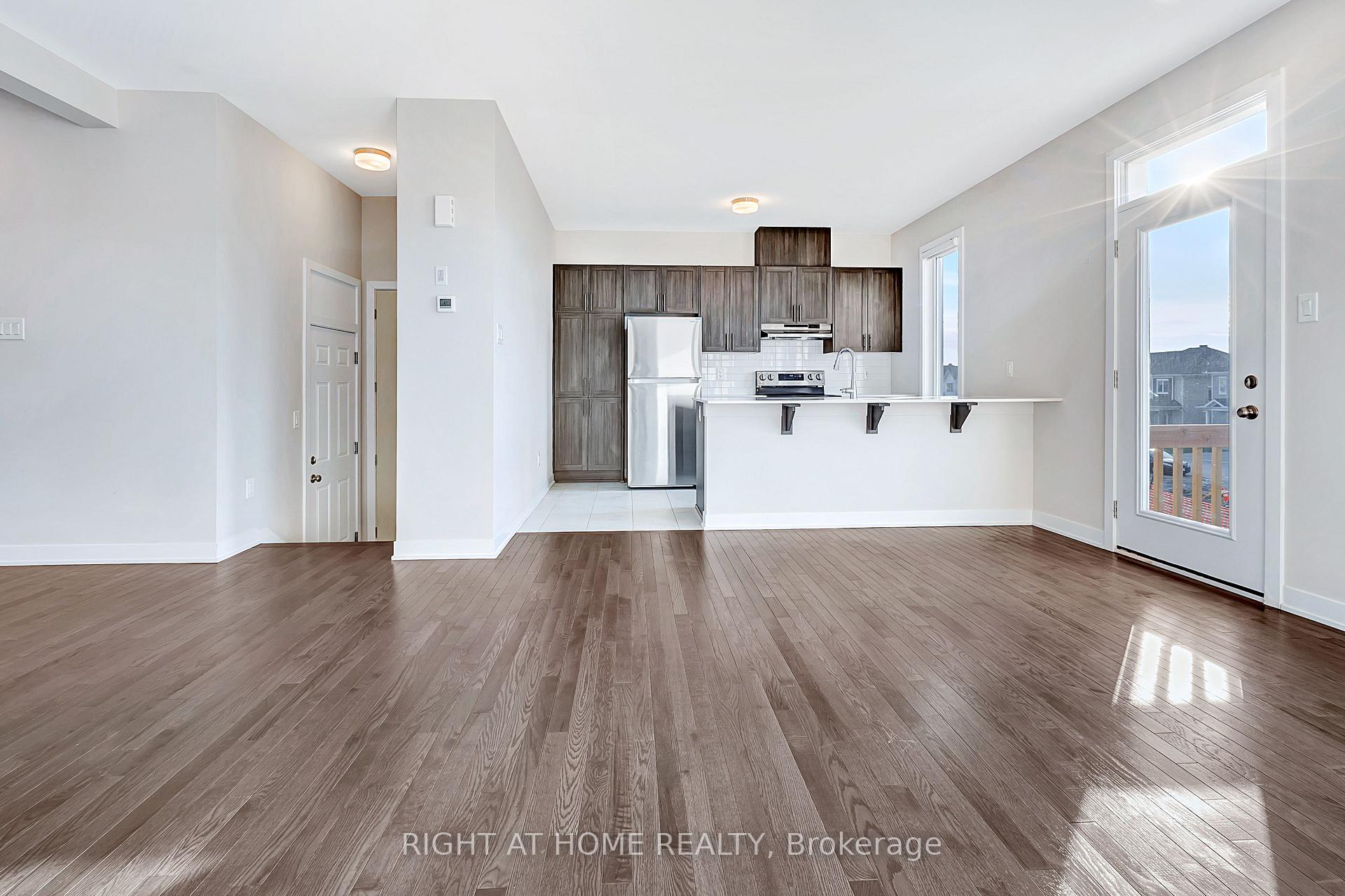 Photo 11 of 106 Beebalm Crescent, Ottawa, Barrhaven - Half Moon Bay — HOMEH