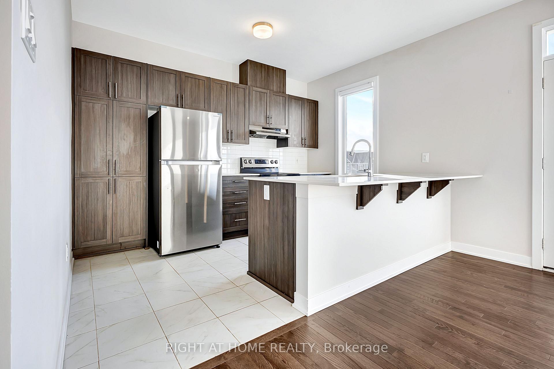 Photo 12 of 106 Beebalm Crescent, Ottawa, Barrhaven - Half Moon Bay — HOMEH