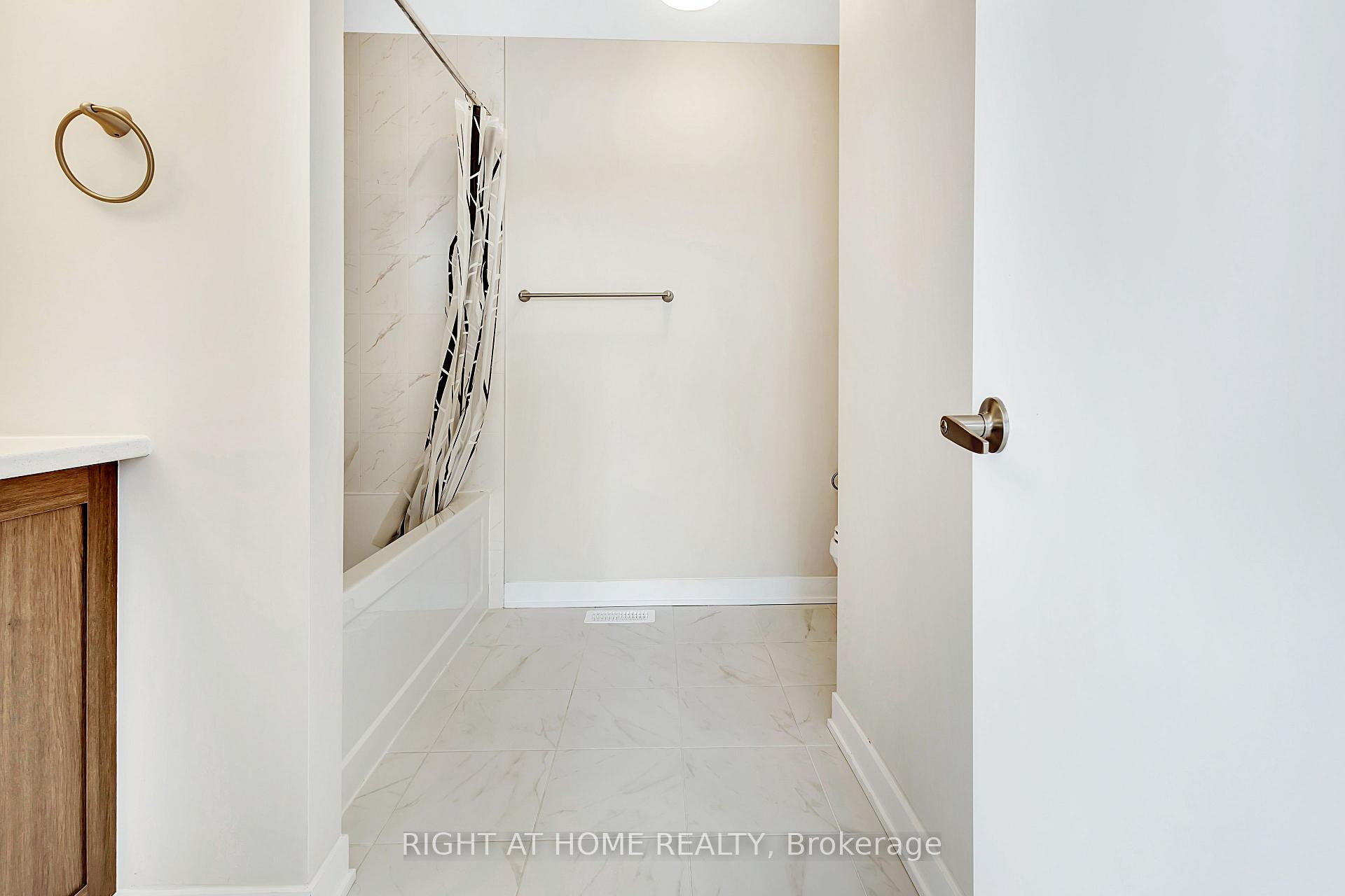 Photo 17 of 106 Beebalm Crescent, Ottawa, Barrhaven - Half Moon Bay — HOMEH