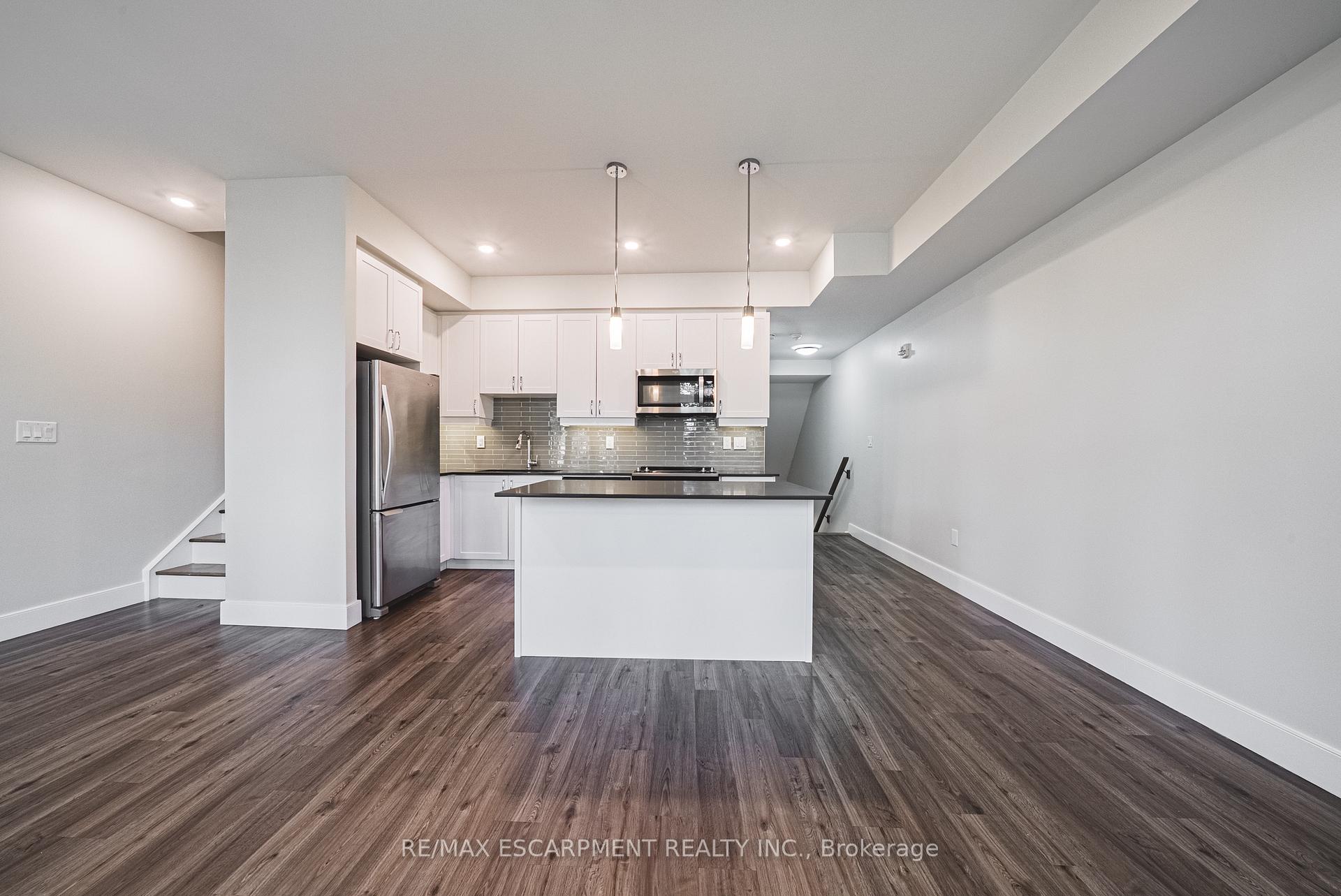 Photo 4 of Unit 209, 2061 Prospect Street, Burlington, Brant — HOMEH
