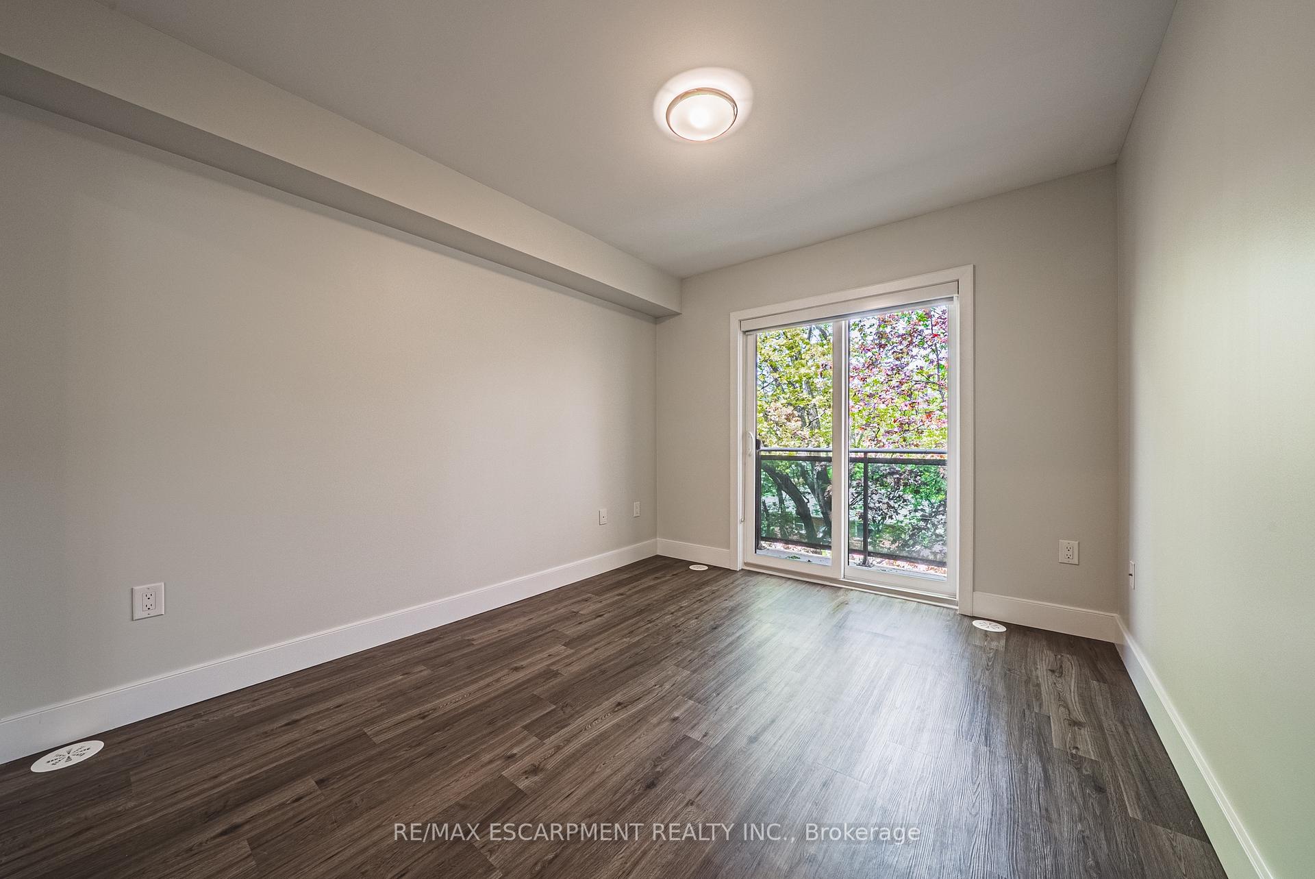 Photo 8 of Unit 209, 2061 Prospect Street, Burlington, Brant — HOMEH