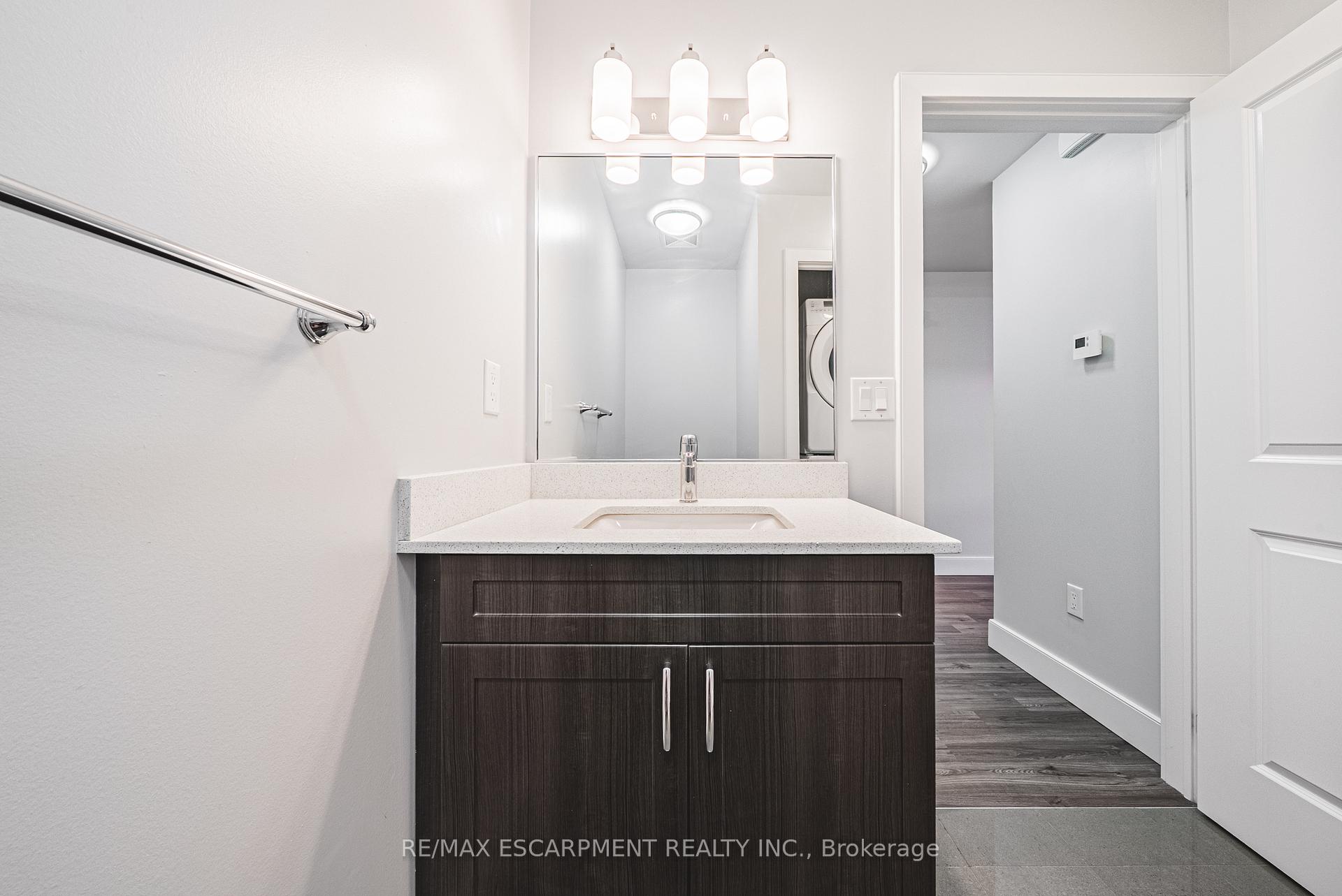 Photo 12 of Unit 209, 2061 Prospect Street, Burlington, Brant — HOMEH