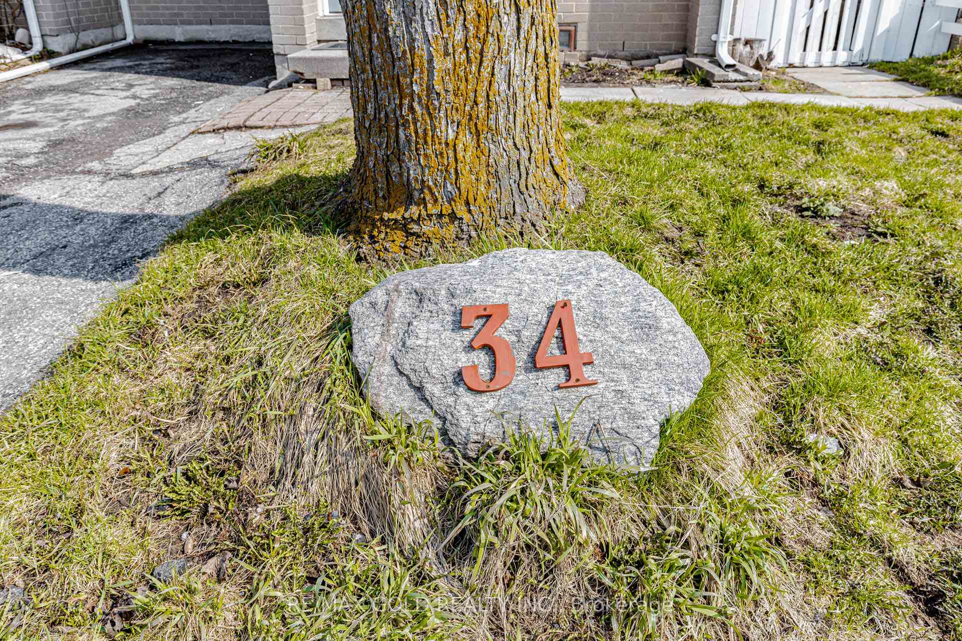 Photo 3 of 34 Jackman Drive, Brampton, Northgate — HOMEH