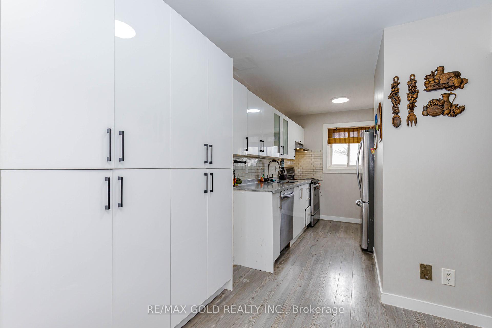 Photo 5 of 34 Jackman Drive, Brampton, Northgate — HOMEH