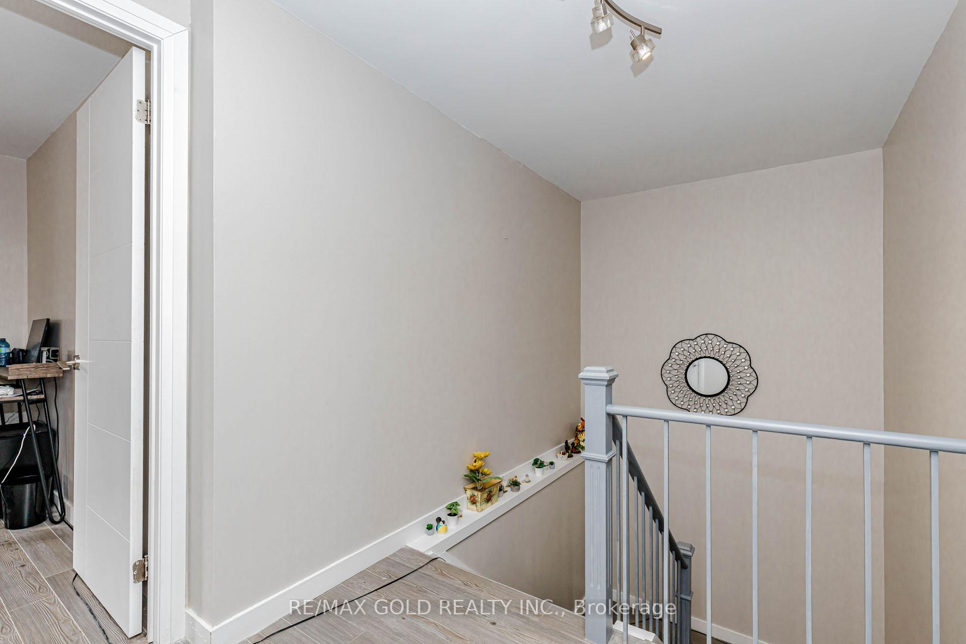 Photo 11 of 34 Jackman Drive, Brampton, Northgate — HOMEH