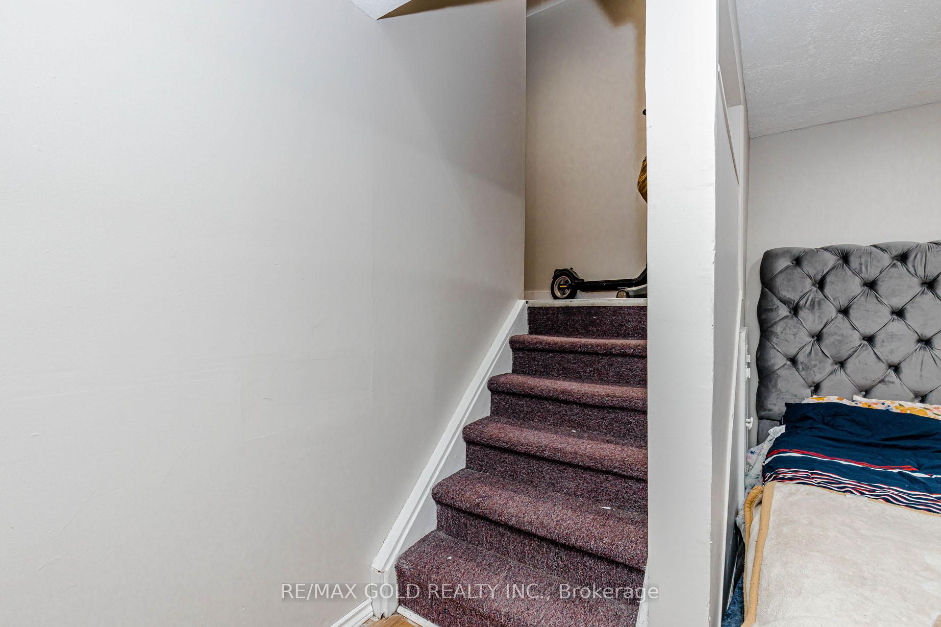 Photo 17 of 34 Jackman Drive, Brampton, Northgate — HOMEH