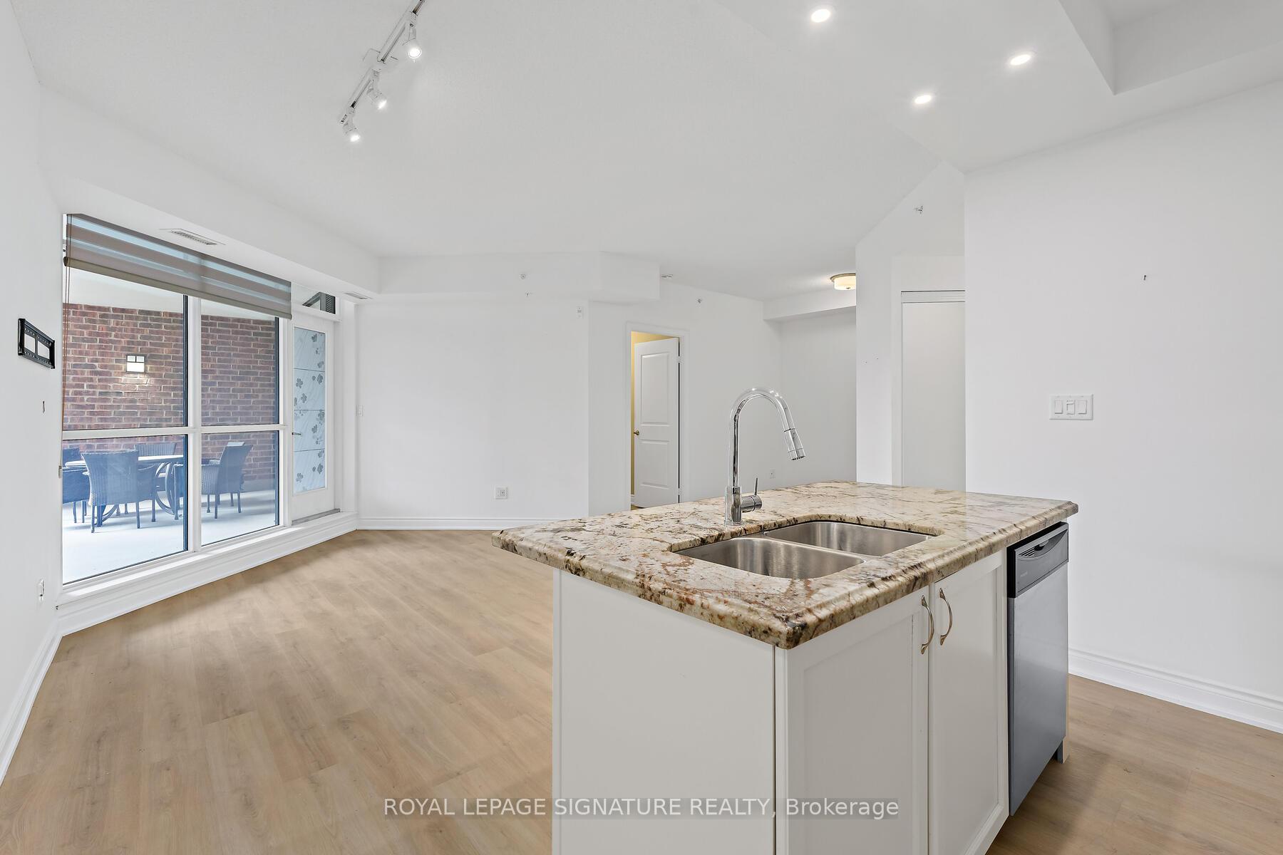 Photo 7 of Unit 220, 2396 Major Mackenzie Drive W, Vaughan, Maple — HOMEH