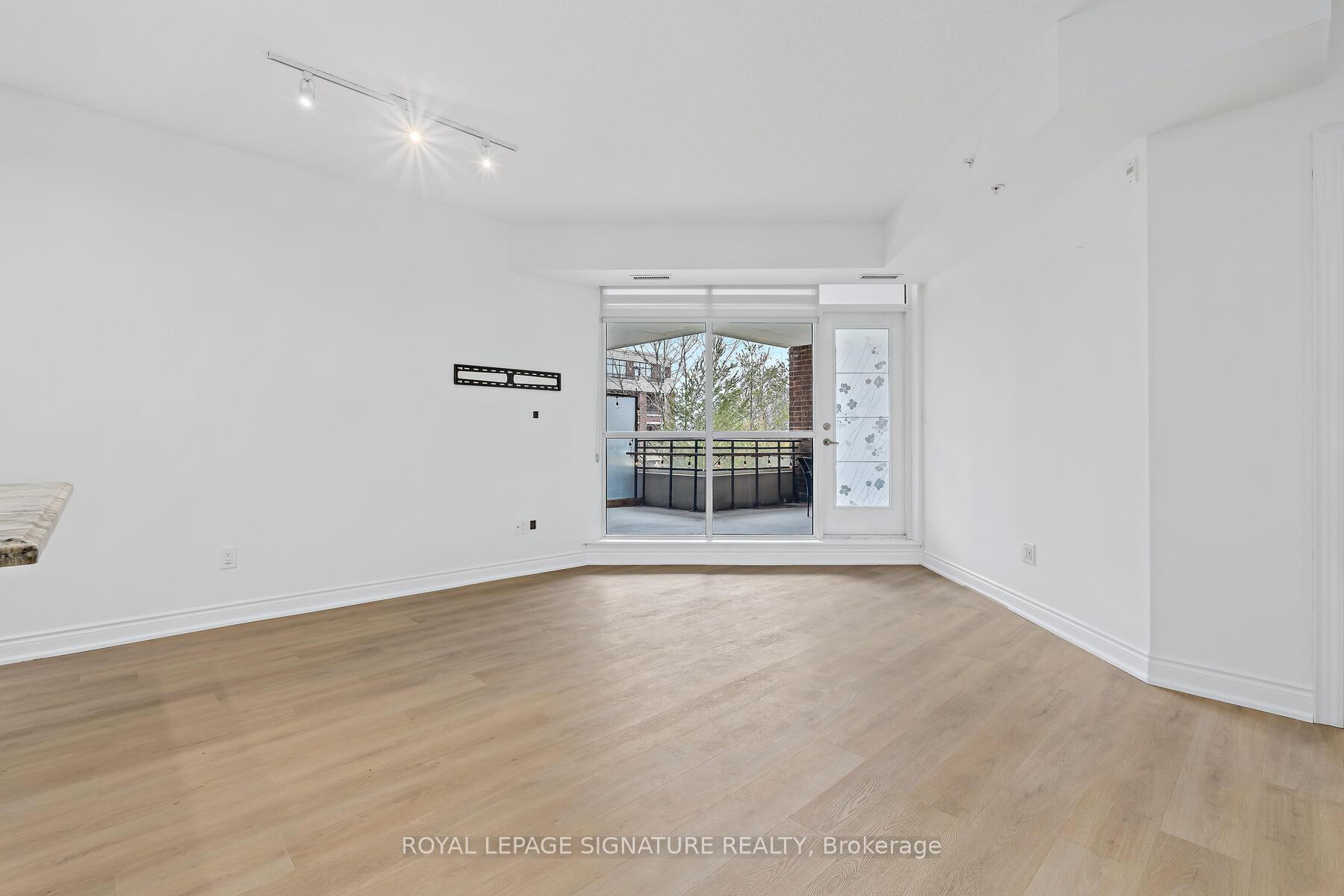Photo 8 of Unit 220, 2396 Major Mackenzie Drive W, Vaughan, Maple — HOMEH