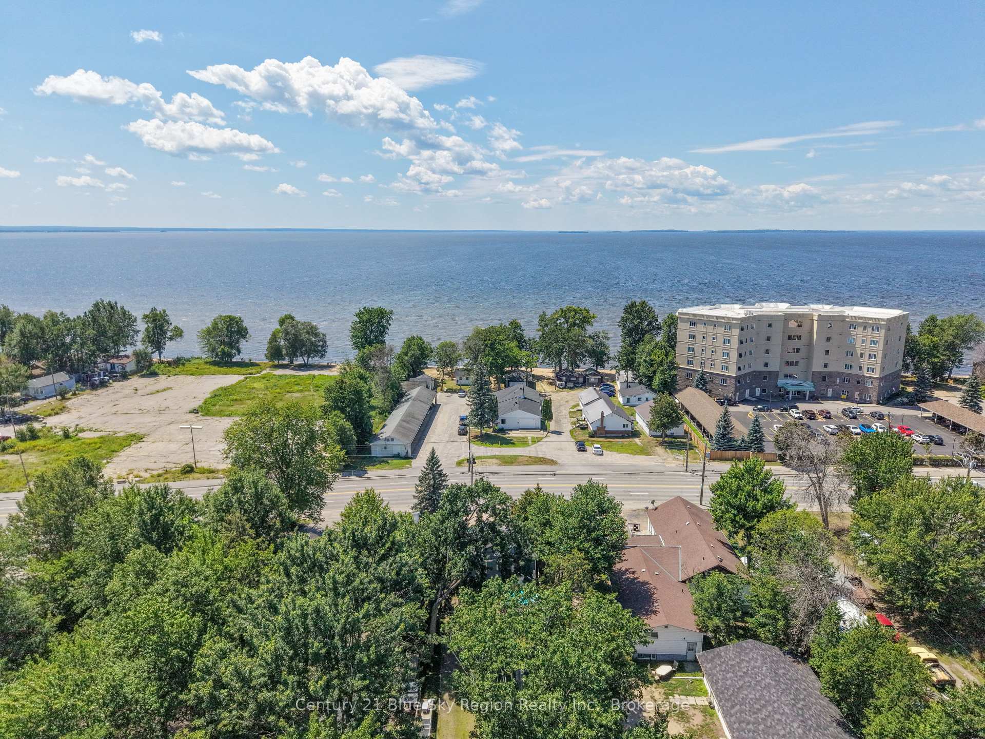 Photo 4 of 554 Lakeshore Drive, North Bay, Ferris — HOMEH
