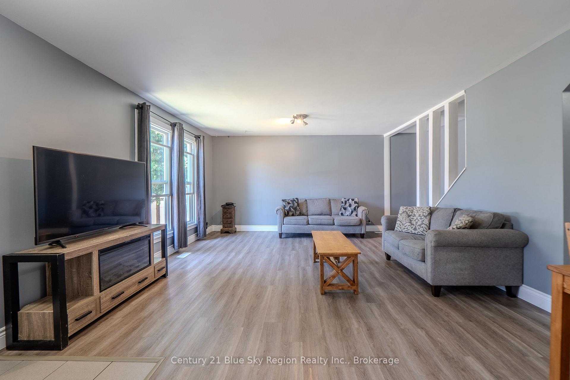 Photo 8 of 554 Lakeshore Drive, North Bay, Ferris — HOMEH
