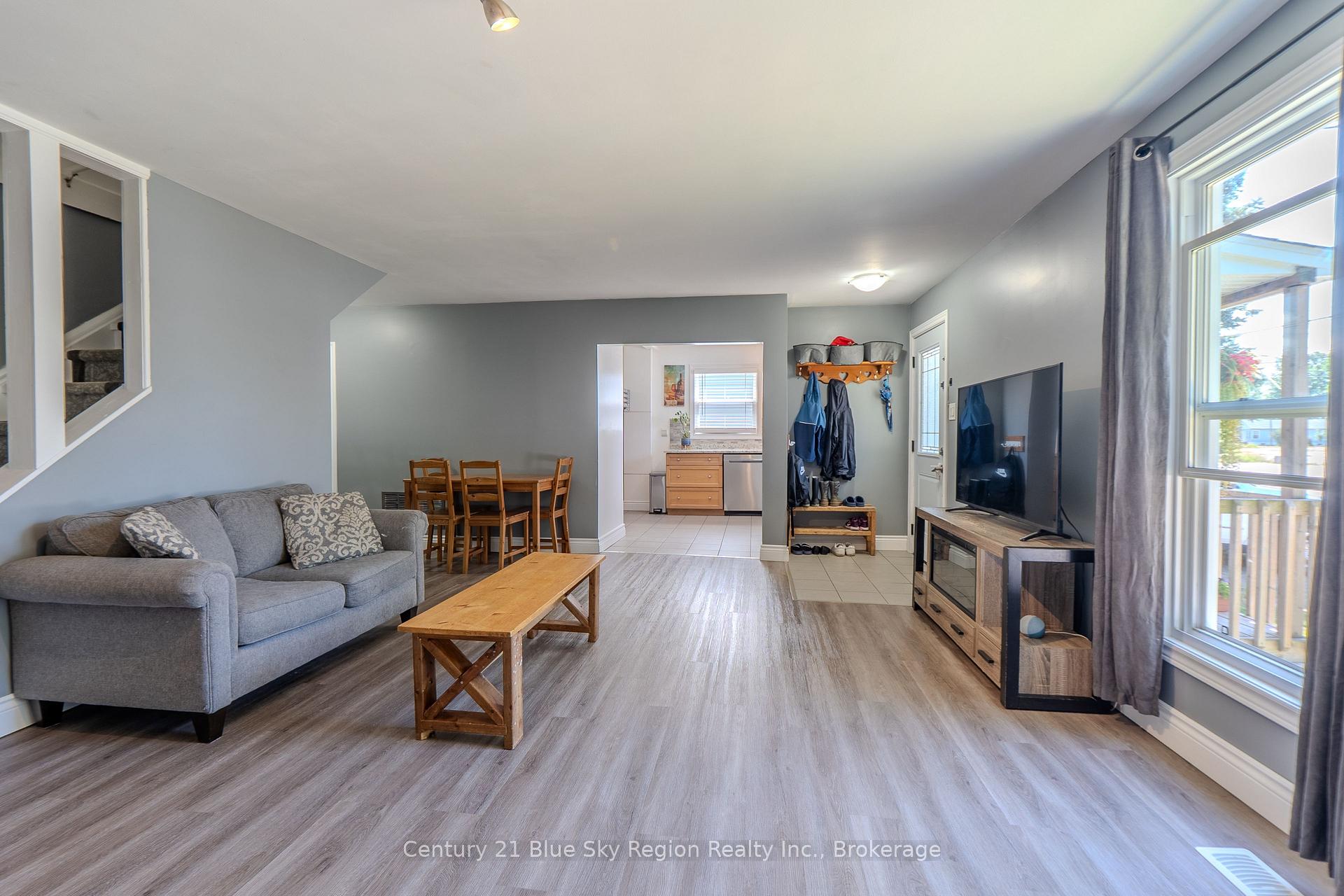 Photo 9 of 554 Lakeshore Drive, North Bay, Ferris — HOMEH