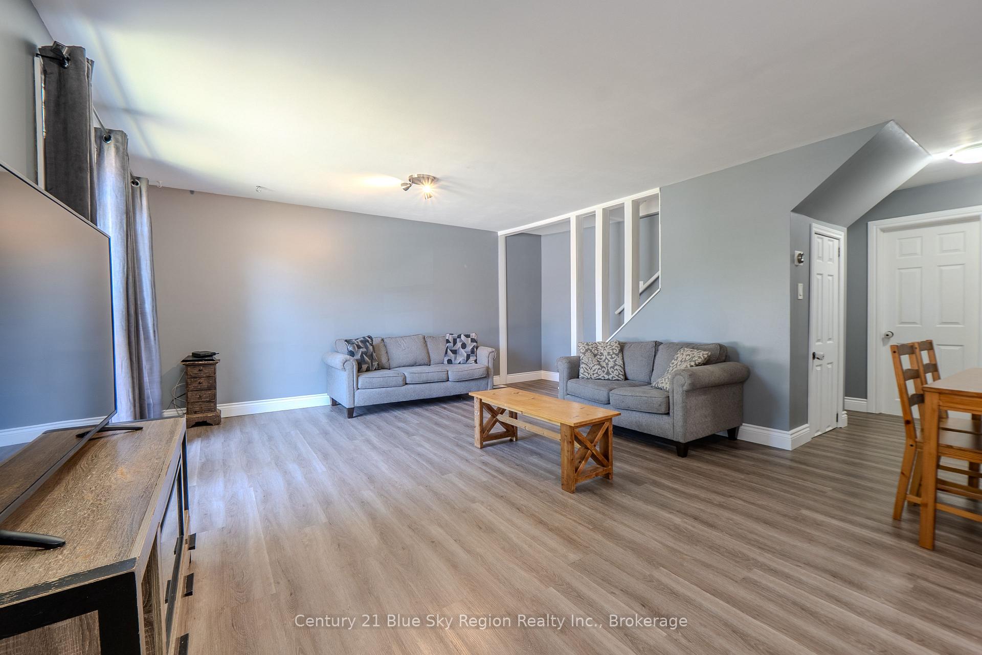 Photo 10 of 554 Lakeshore Drive, North Bay, Ferris — HOMEH