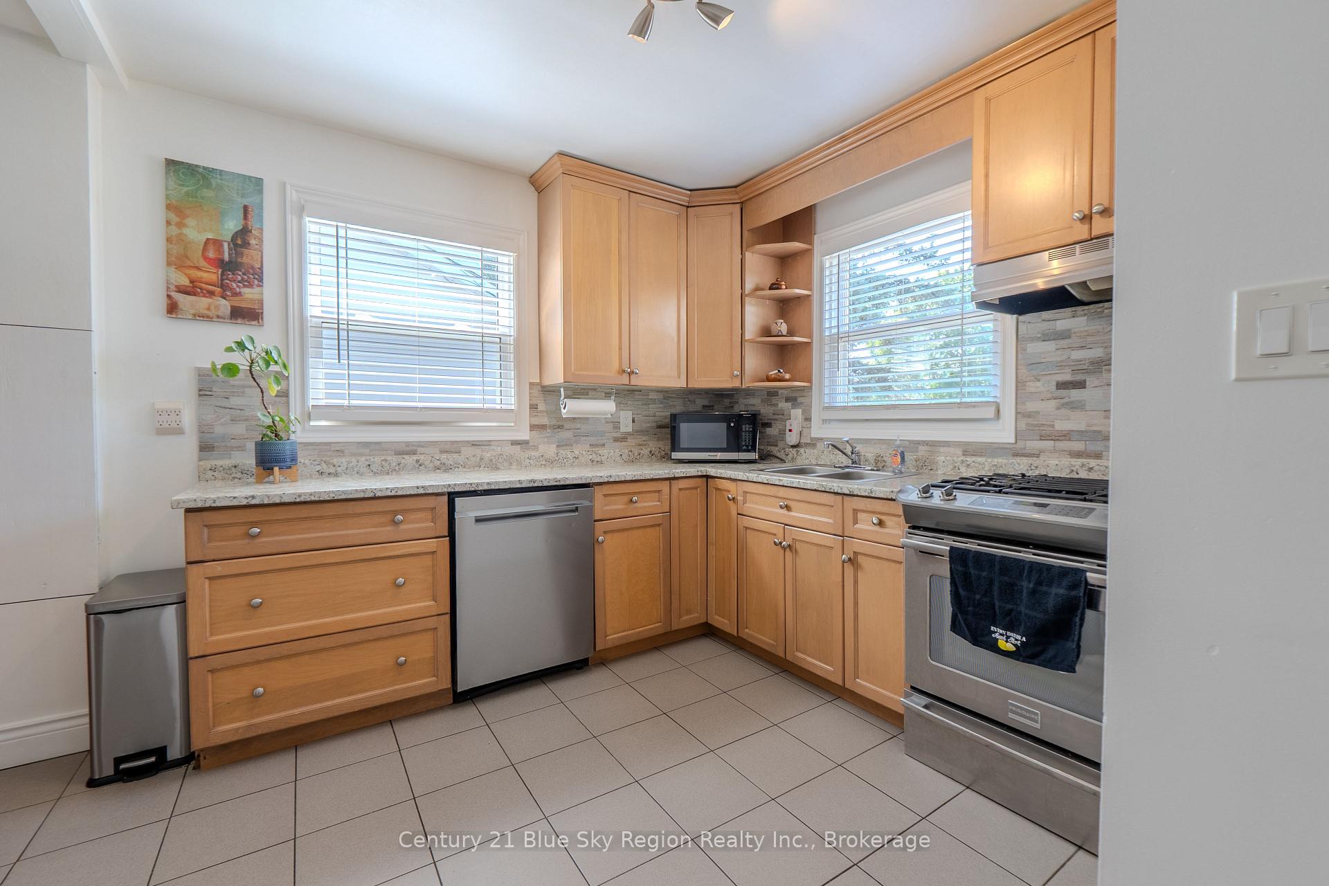 Photo 14 of 554 Lakeshore Drive, North Bay, Ferris — HOMEH