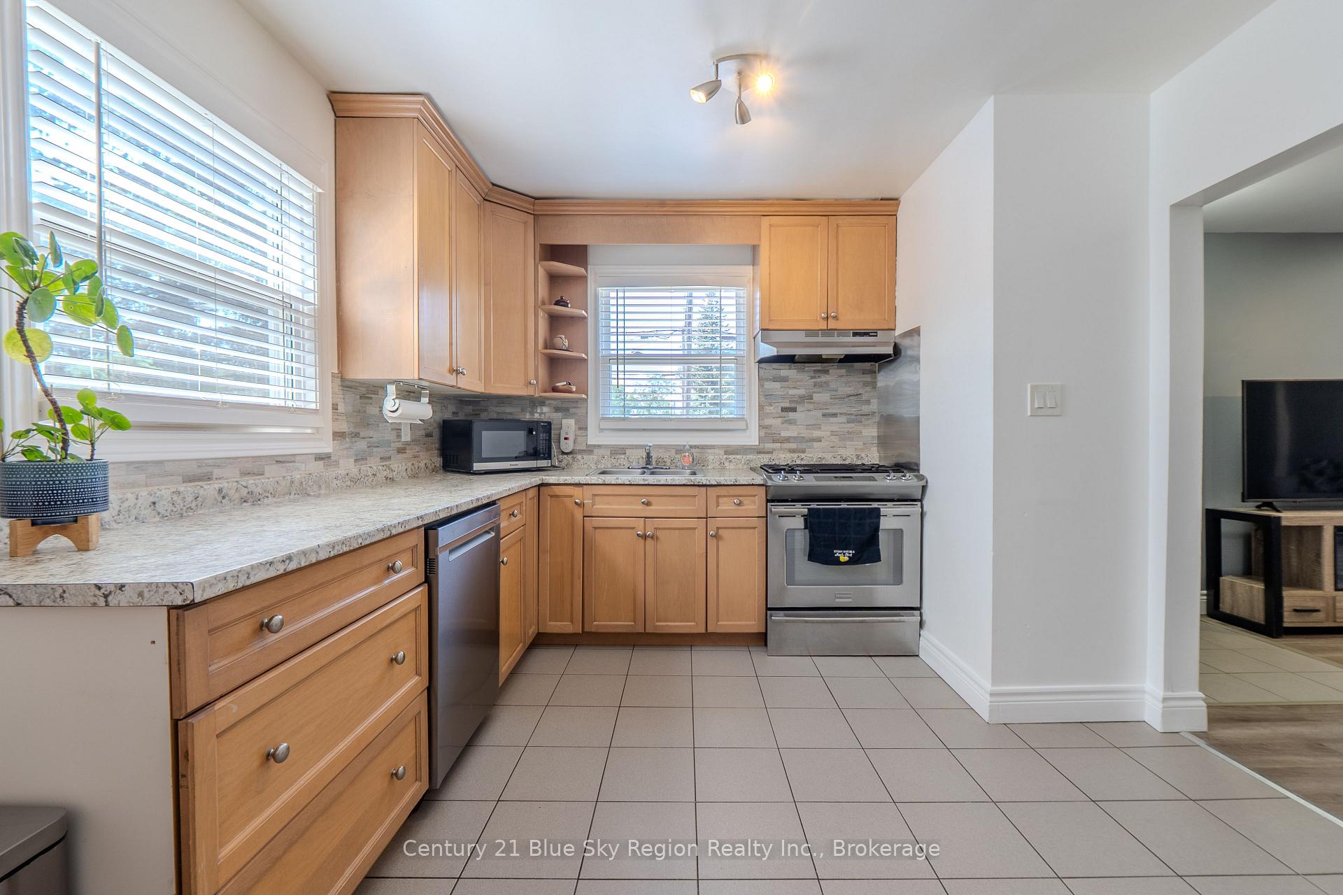 Photo 15 of 554 Lakeshore Drive, North Bay, Ferris — HOMEH