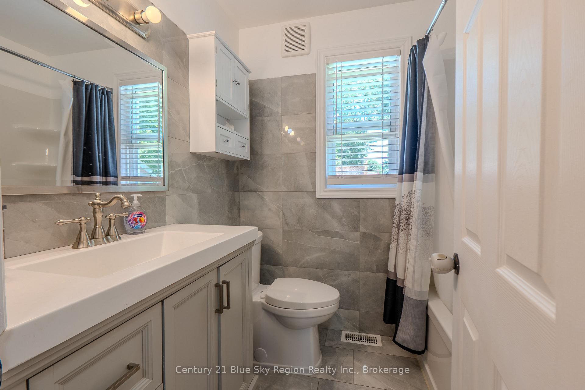 Photo 23 of 554 Lakeshore Drive, North Bay, Ferris — HOMEH