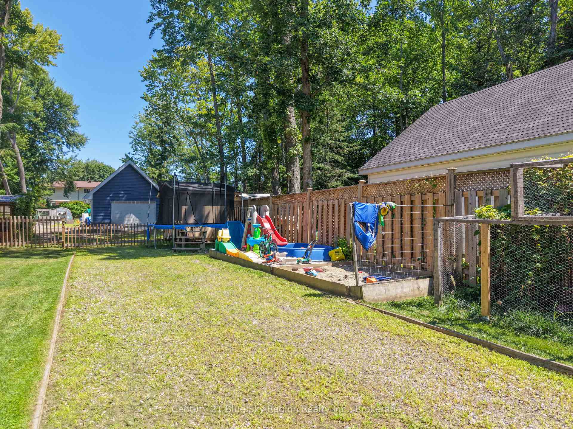 Photo 37 of 554 Lakeshore Drive, North Bay, Ferris — HOMEH