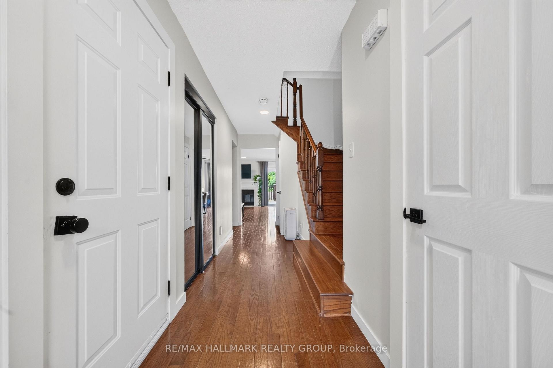 Photo 3 of 45 Birchbank Crescent, Ottawa, Kanata - Bridlewood — HOMEH
