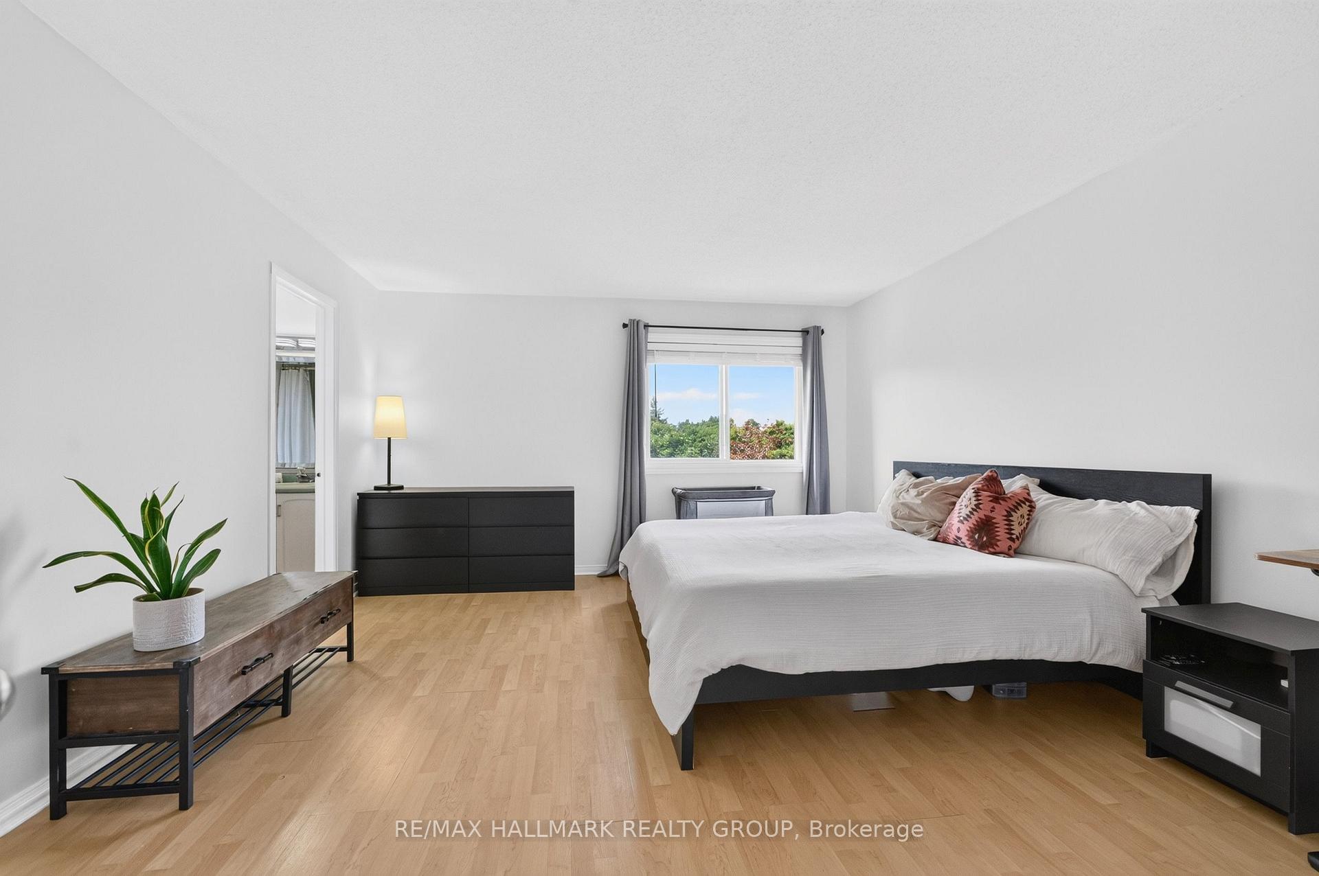 Photo 35 of 45 Birchbank Crescent, Ottawa, Kanata - Bridlewood — HOMEH