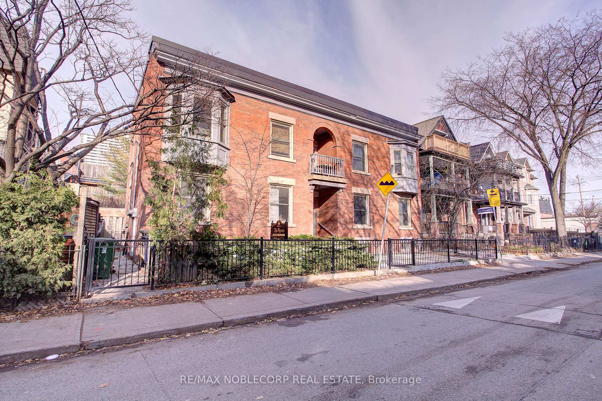 Photo 3 of 34 Winchester Street, Toronto, Cabbagetown-South St. James Town — HOMEH
