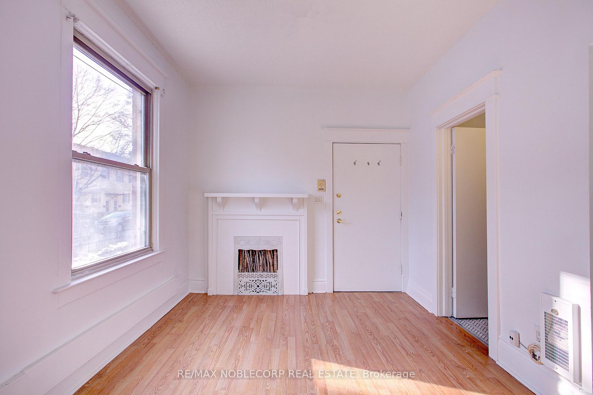 Photo 11 of 34 Winchester Street, Toronto, Cabbagetown-South St. James Town — HOMEH