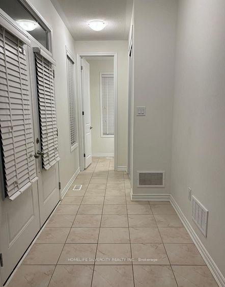 Photo 2 of 39 Boothill Drive, Brampton, Northwest Brampton — HOMEH