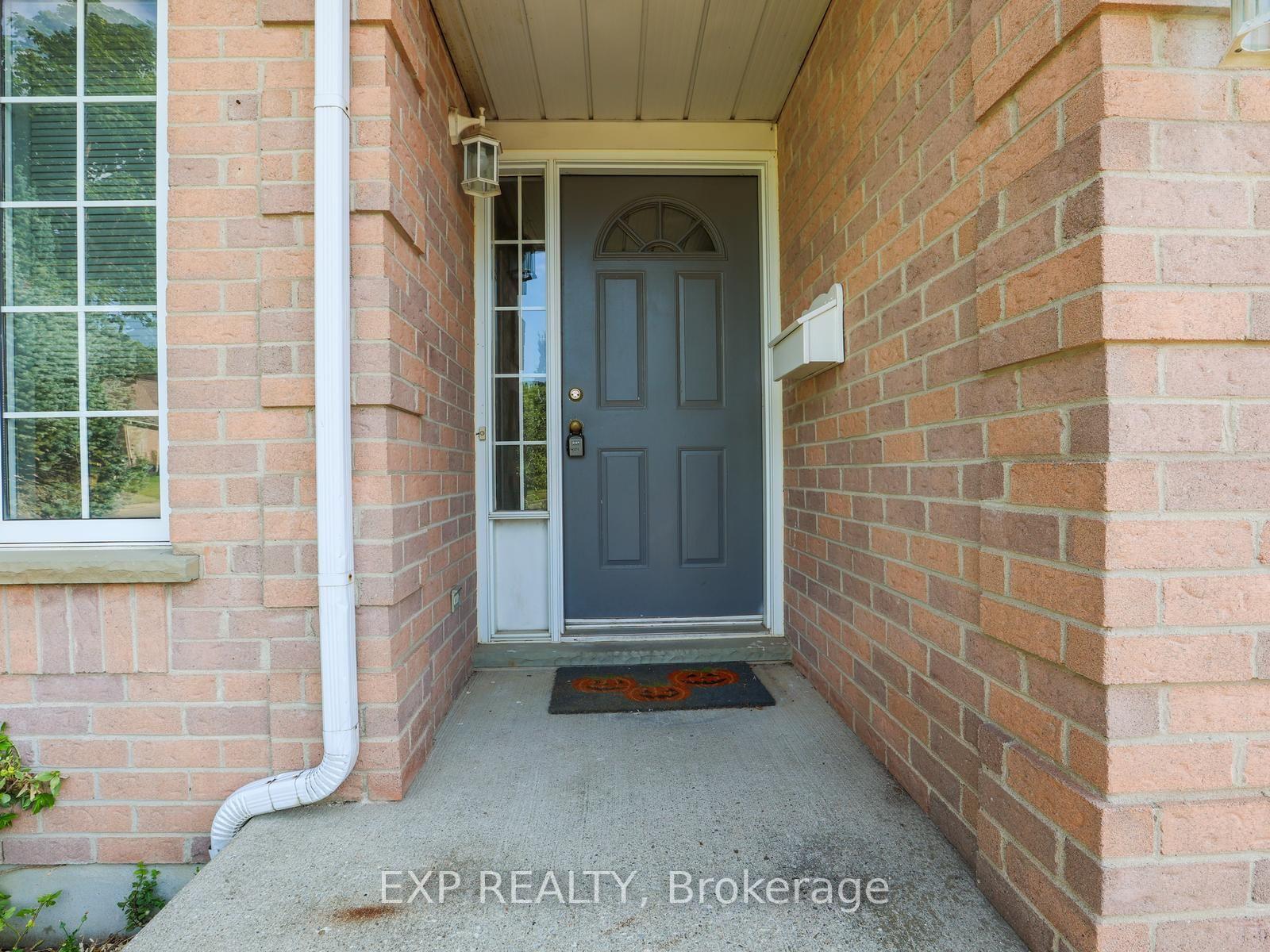 Photo 3 of 163 Daimler Drive, Kitchener, Idlewood — HOMEH