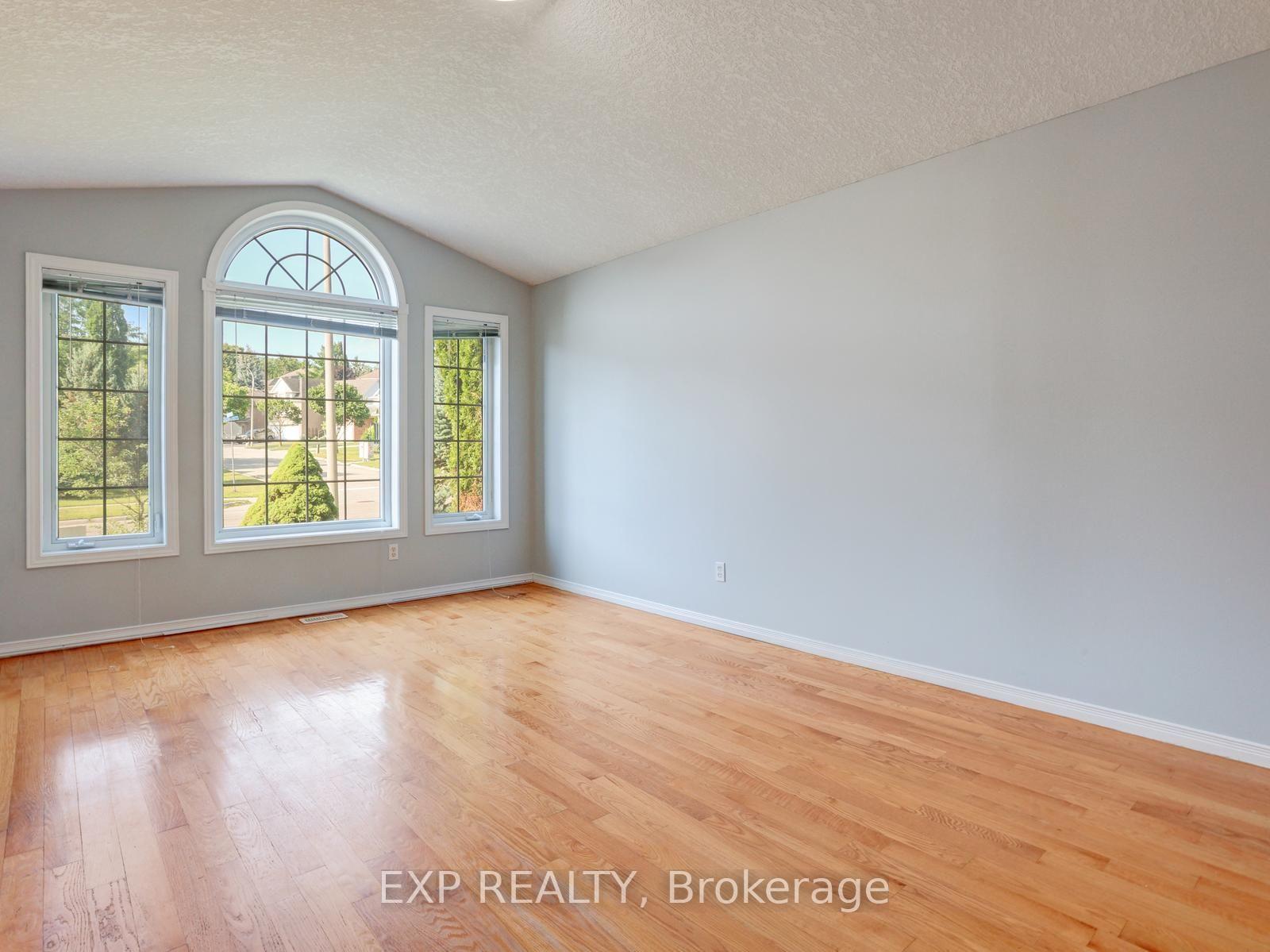 Photo 6 of 163 Daimler Drive, Kitchener, Idlewood — HOMEH