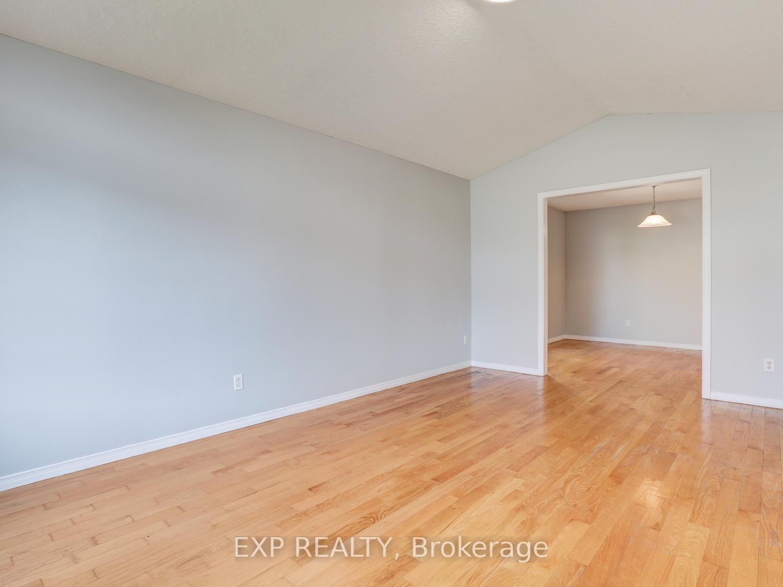 Photo 7 of 163 Daimler Drive, Kitchener, Idlewood — HOMEH
