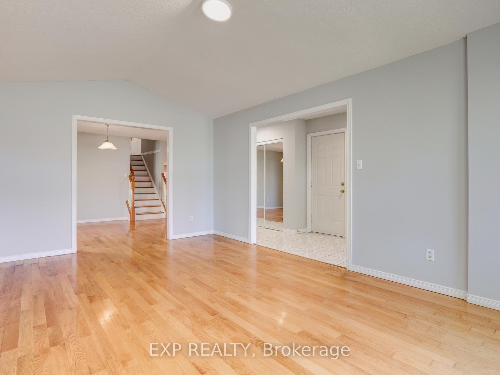 Photo 8 of 163 Daimler Drive, Kitchener, Idlewood — HOMEH