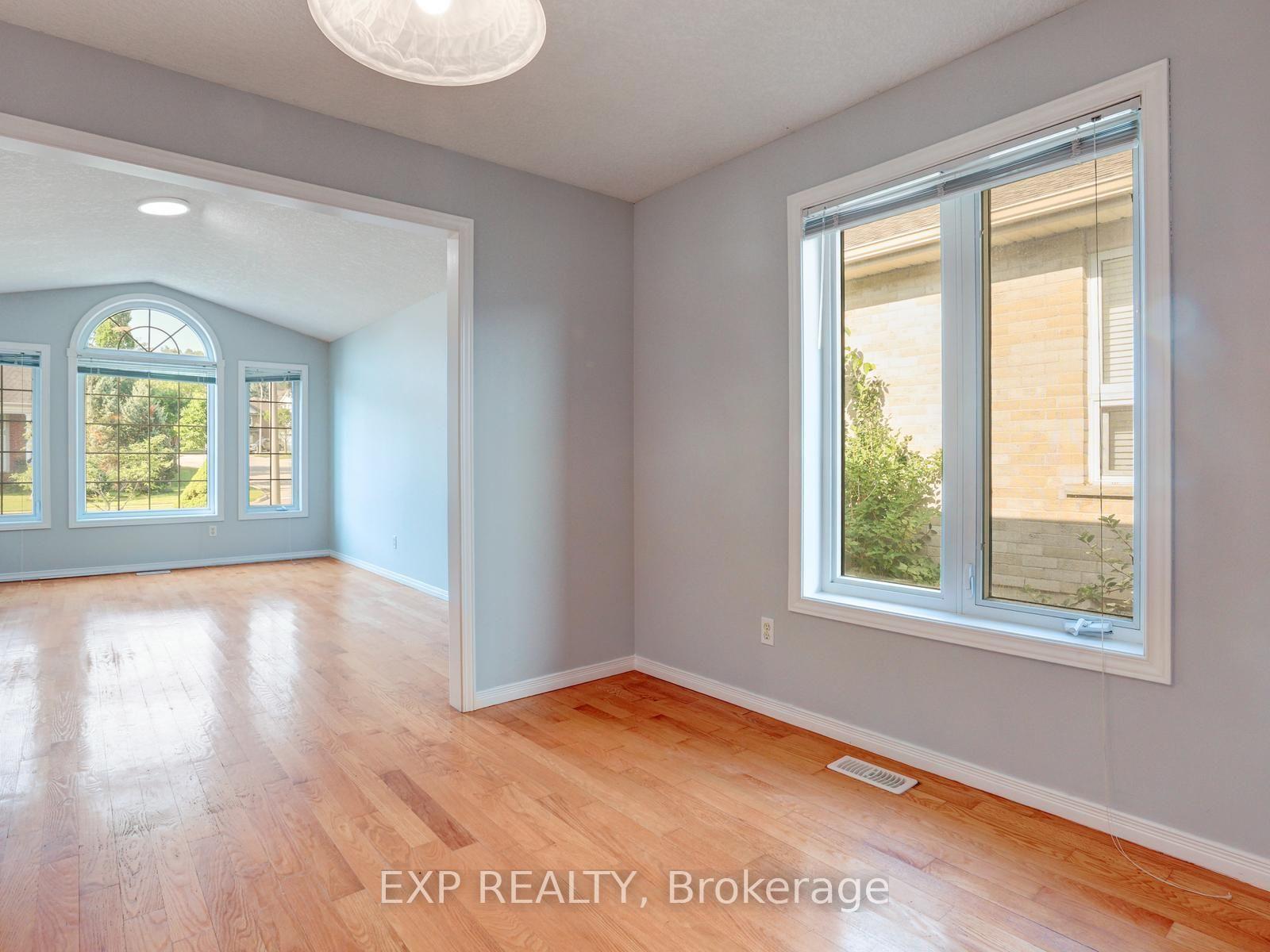 Photo 10 of 163 Daimler Drive, Kitchener, Idlewood — HOMEH