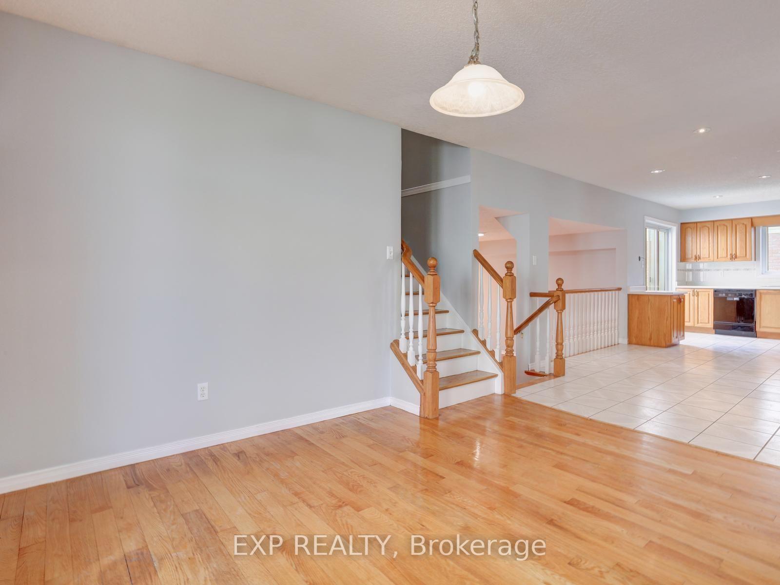 Photo 11 of 163 Daimler Drive, Kitchener, Idlewood — HOMEH