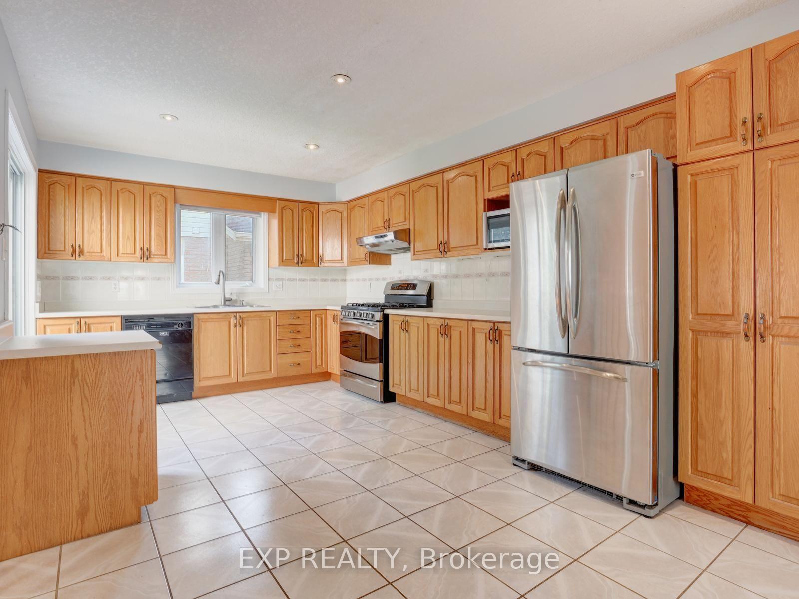 Photo 14 of 163 Daimler Drive, Kitchener, Idlewood — HOMEH