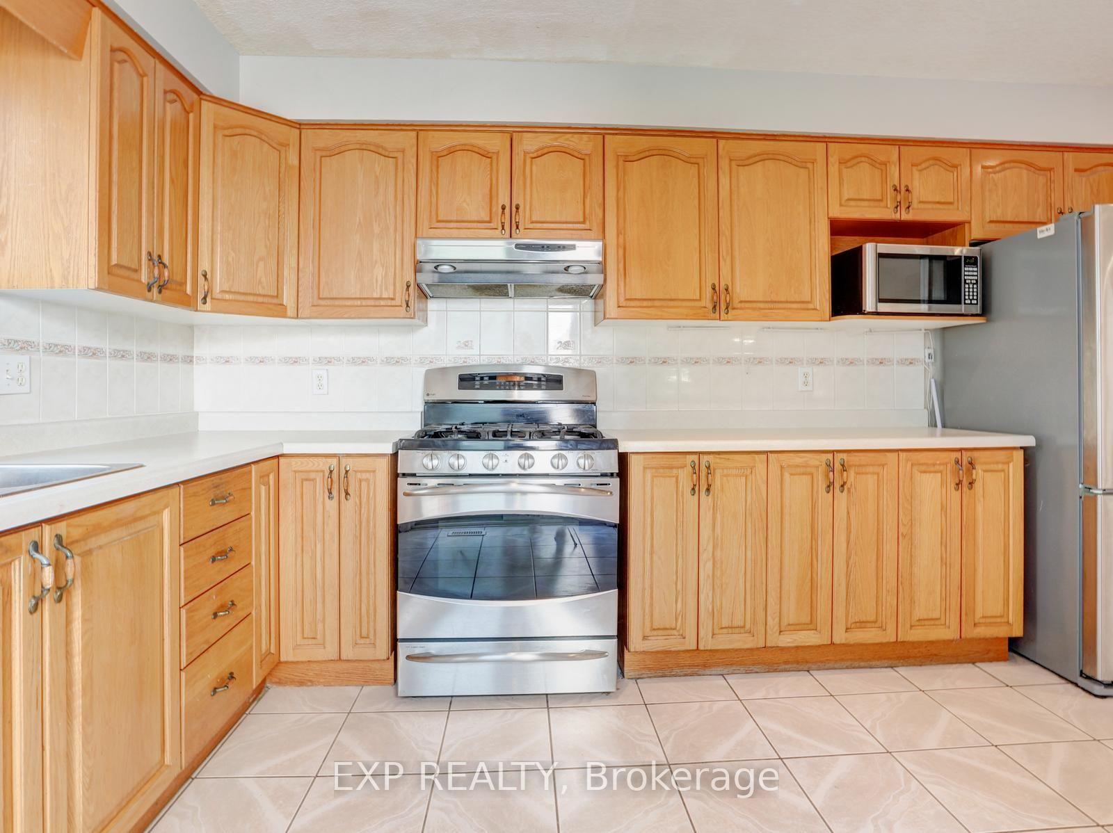 Photo 16 of 163 Daimler Drive, Kitchener, Idlewood — HOMEH