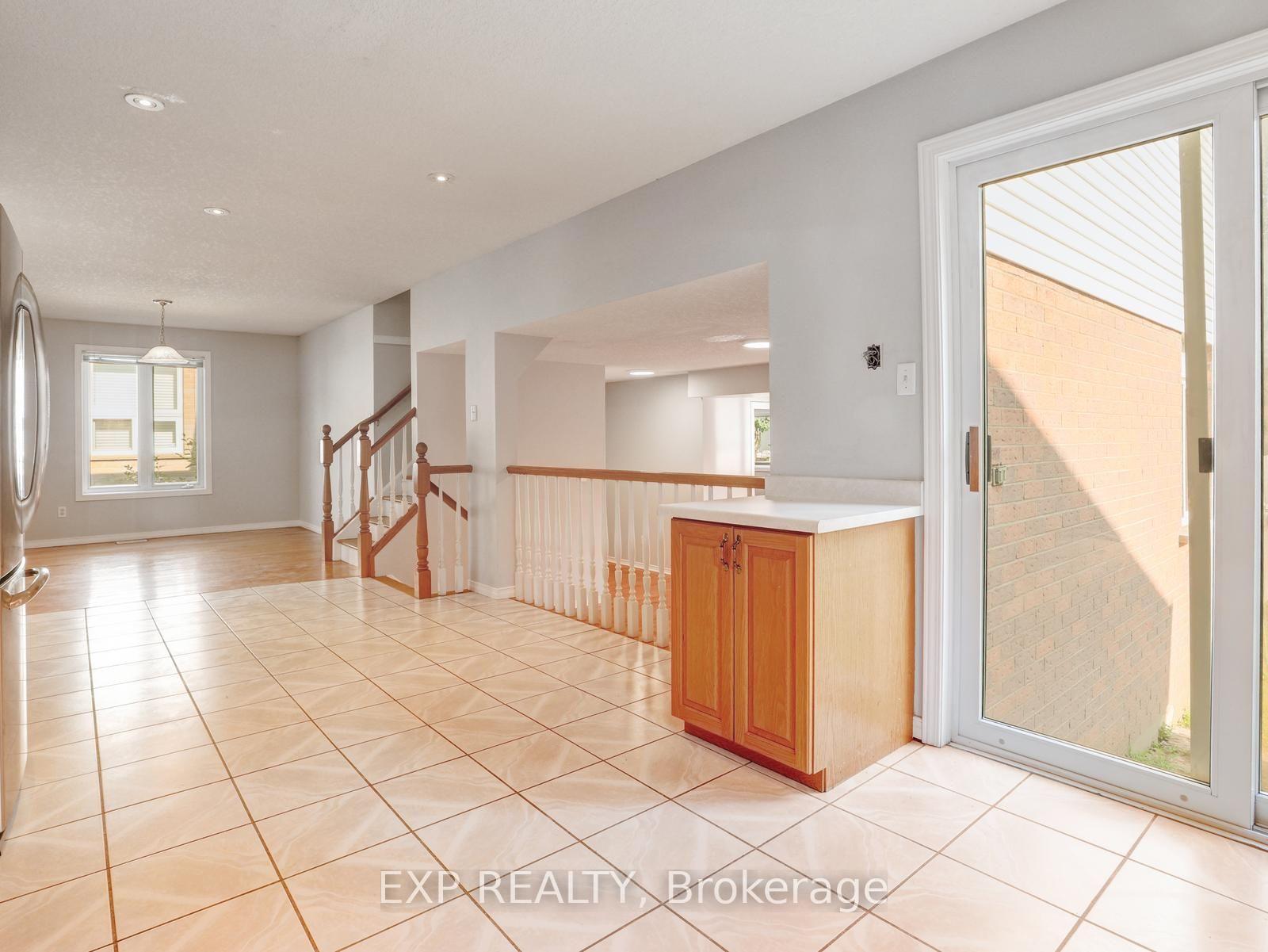 Photo 18 of 163 Daimler Drive, Kitchener, Idlewood — HOMEH