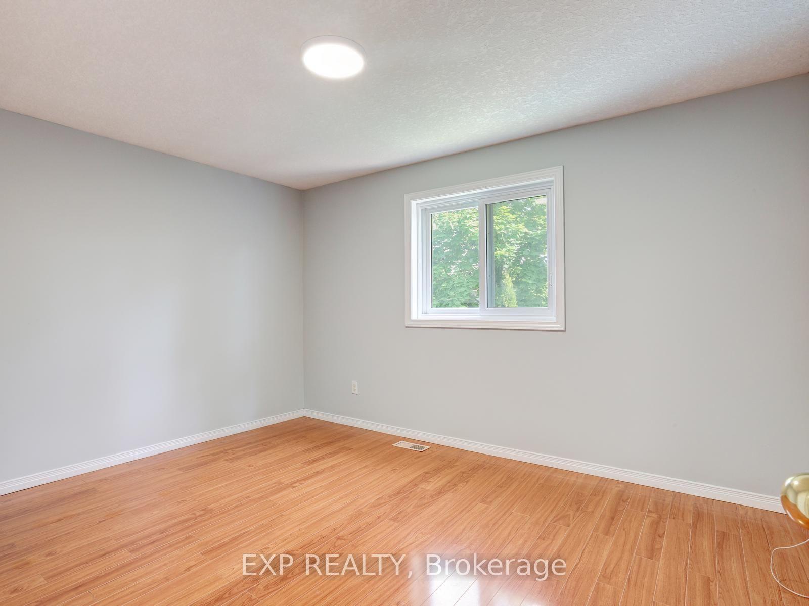 Photo 35 of 163 Daimler Drive, Kitchener, Idlewood — HOMEH