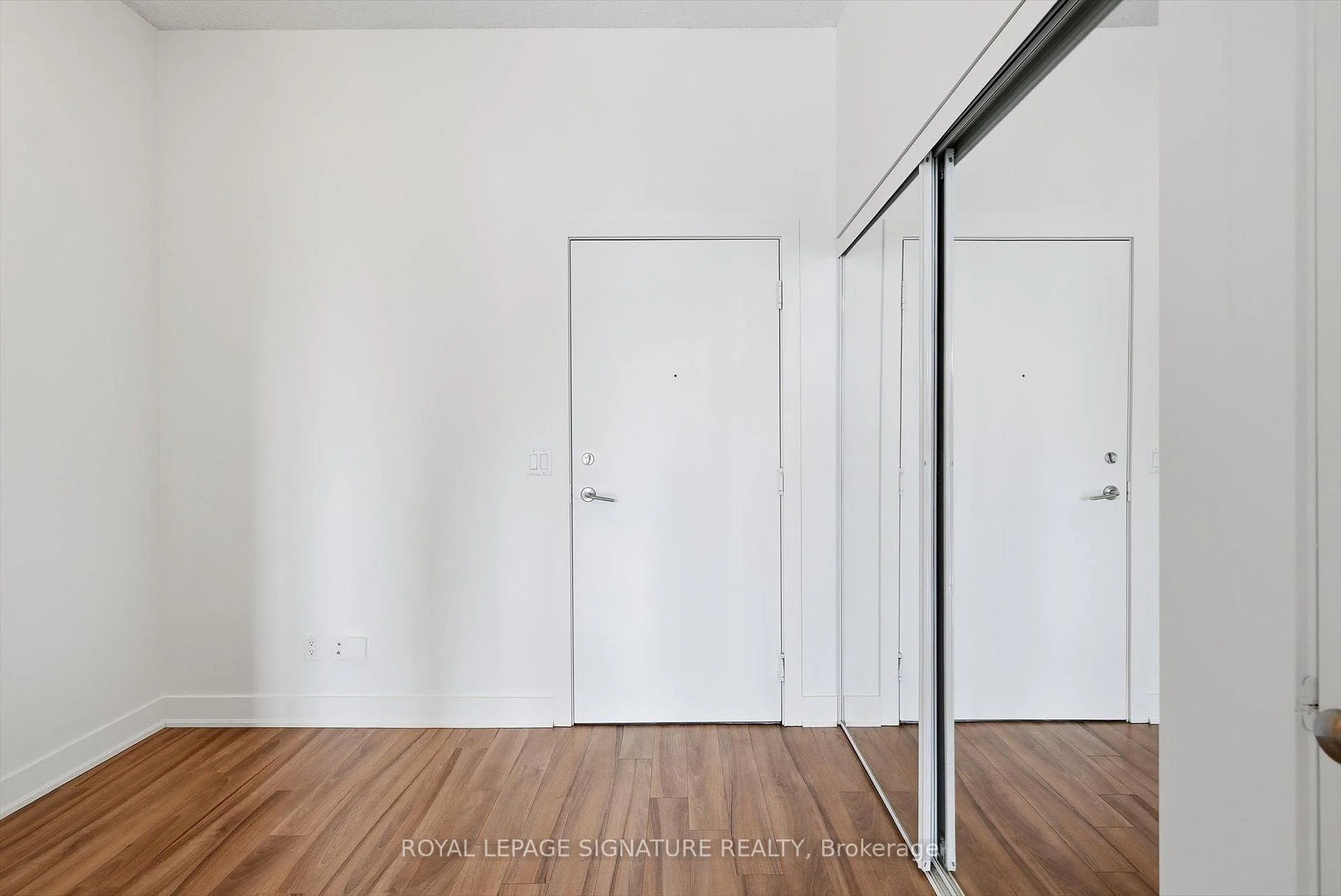 Photo 2 of Unit PH7, 28 Linden Street, Toronto, North St. James Town — HOMEH