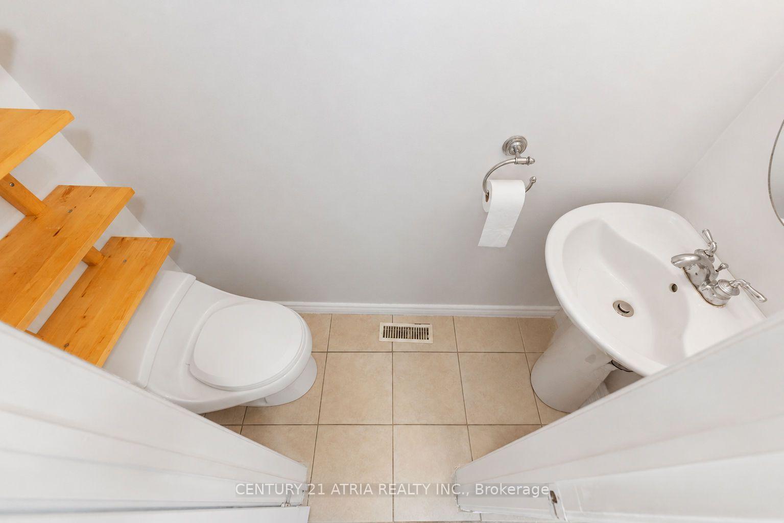 Photo 12 of 90 Bob O'Link Avenue, Vaughan, Glen Shields — HOMEH