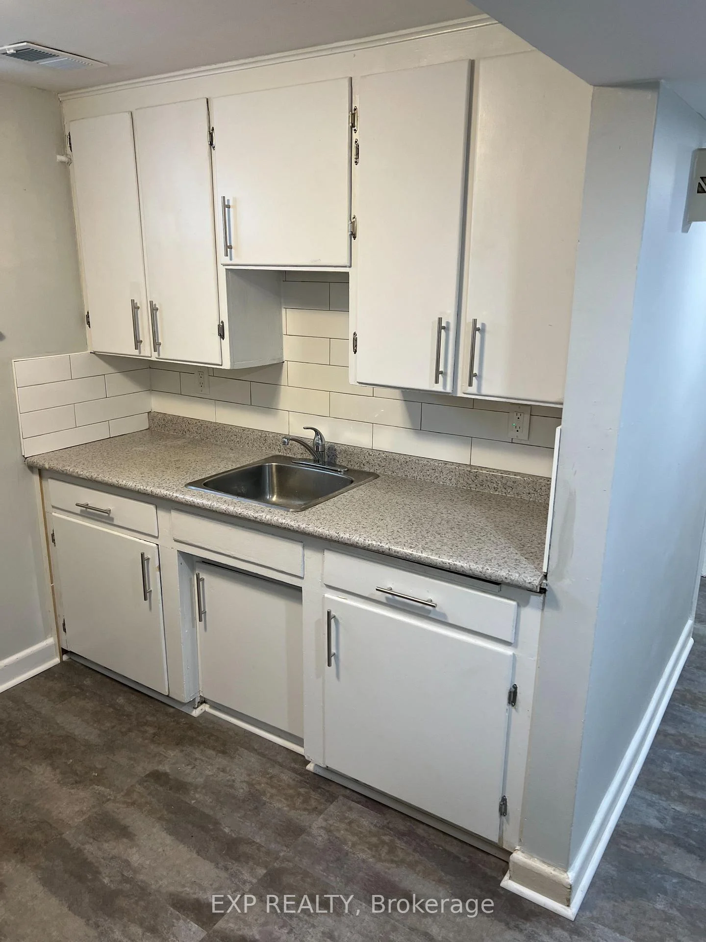 Photo 13 of Unit 5, 1 Henderson Avenue, Brampton, Downtown Brampton — HOMEH