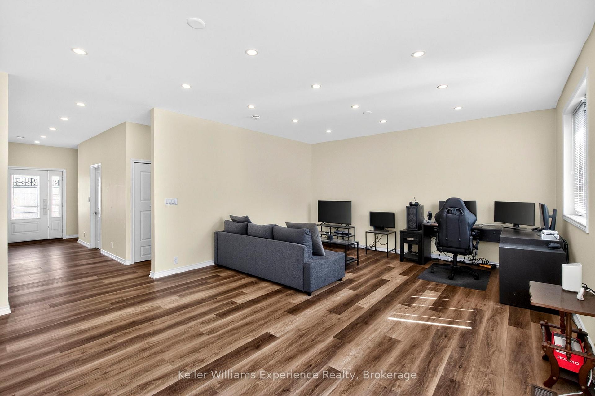 Photo 10 of 175 Elizabeth Street, Midland — HOMEH