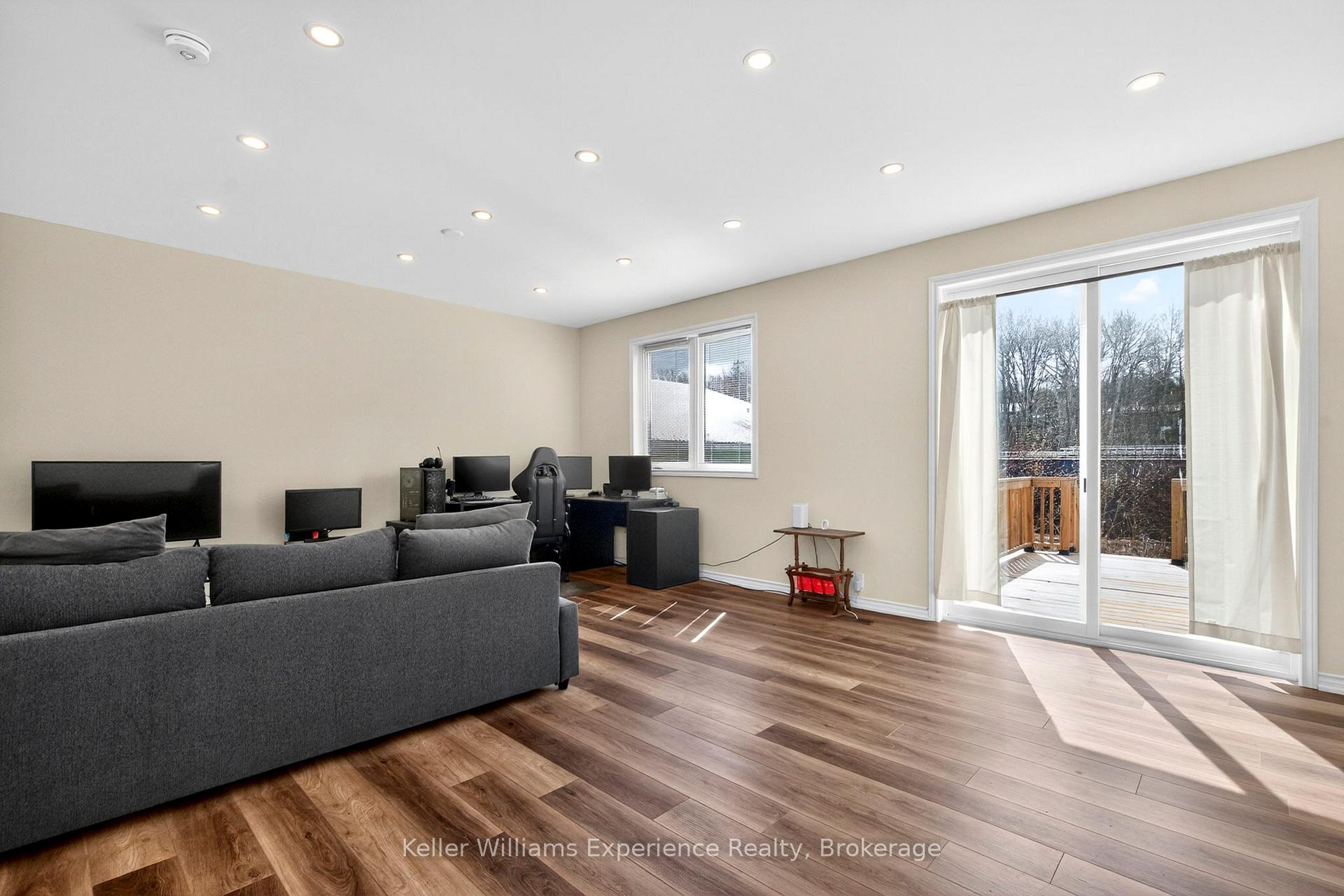 Photo 11 of 175 Elizabeth Street, Midland — HOMEH