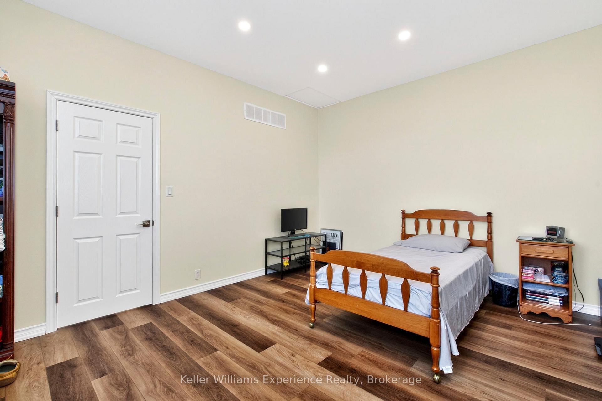 Photo 13 of 175 Elizabeth Street, Midland — HOMEH