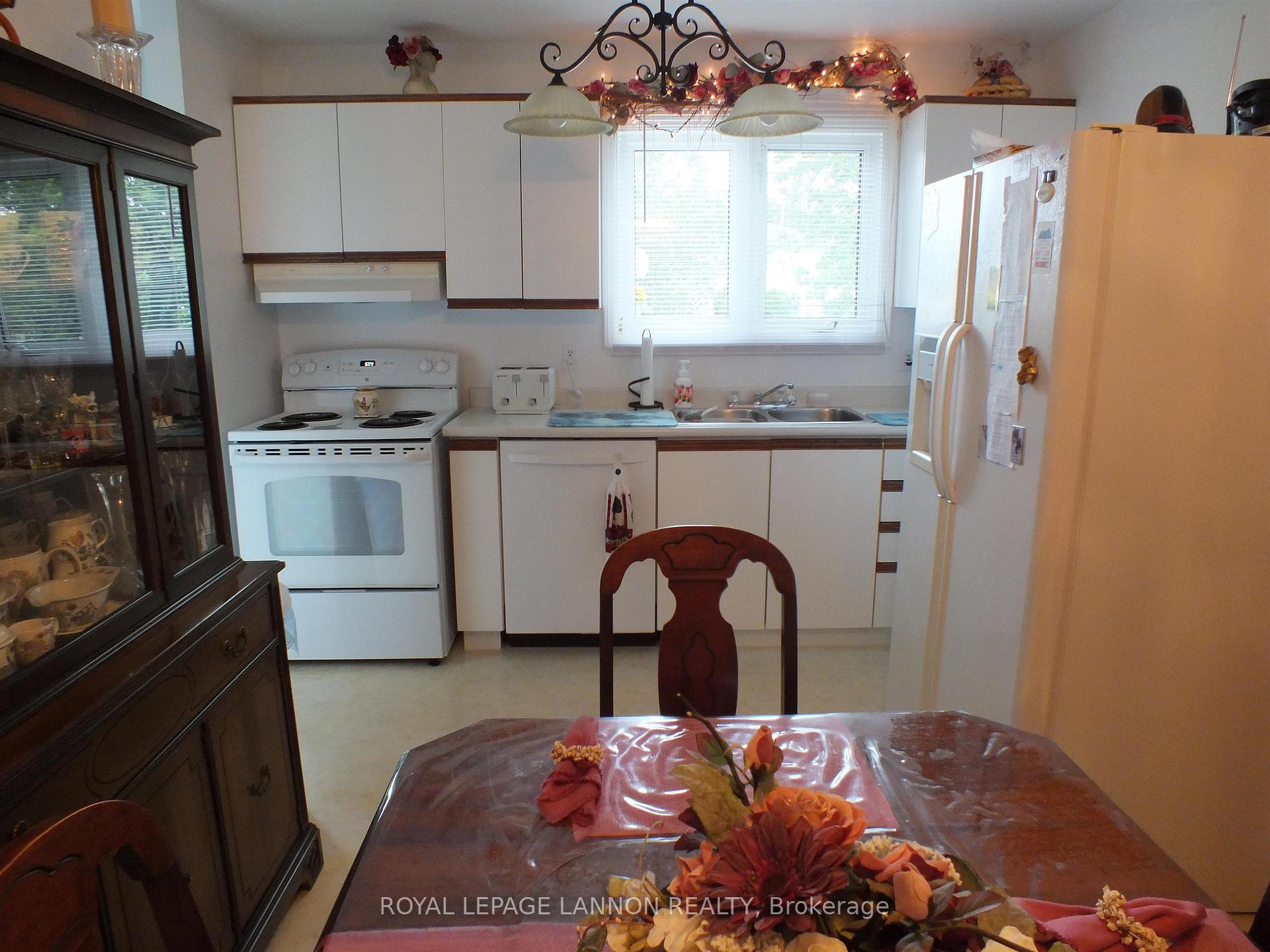 Photo 7 of 394 Brant Street, Thunder Bay, County Park — HOMEH