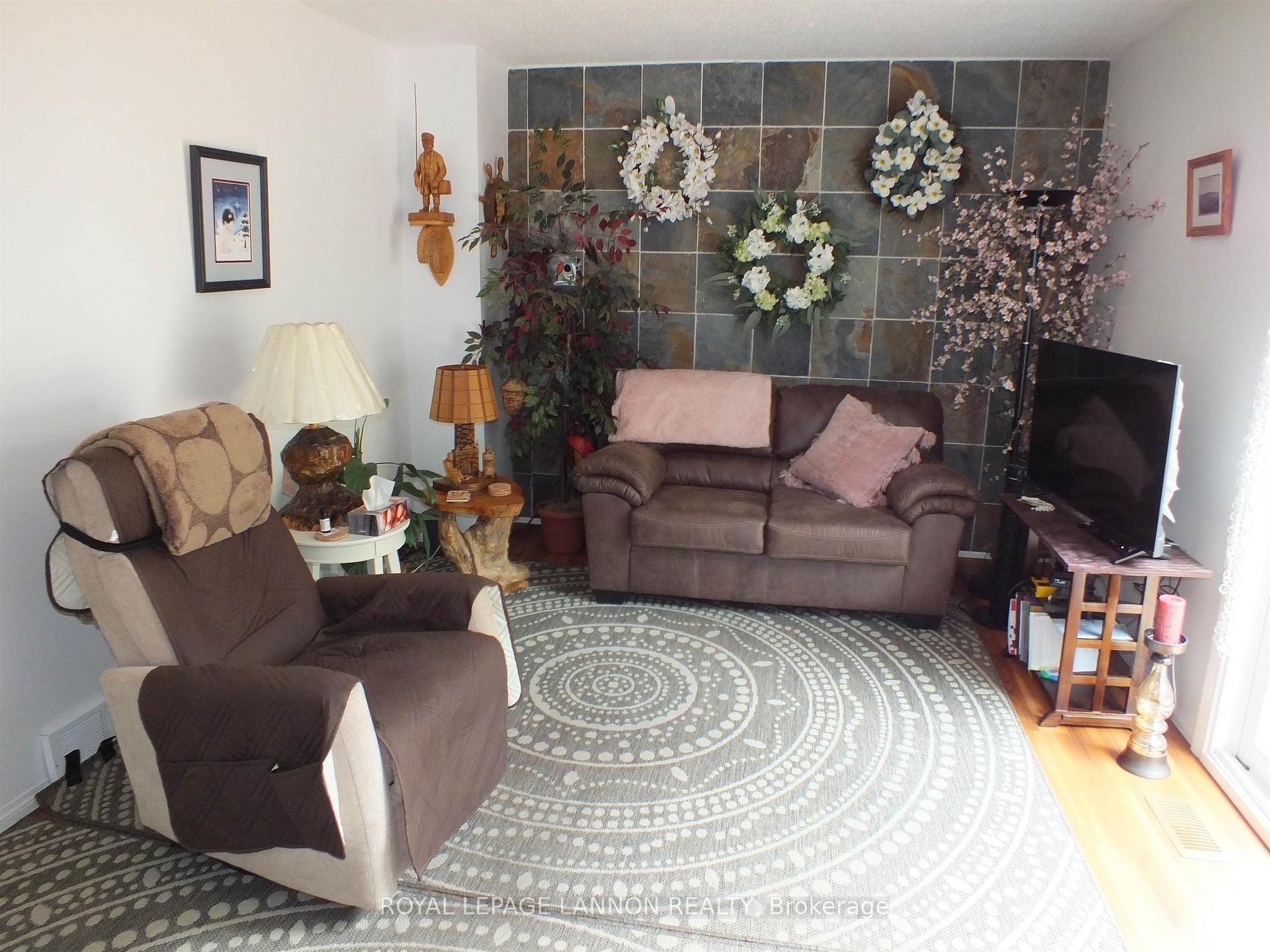 Photo 10 of 394 Brant Street, Thunder Bay, County Park — HOMEH