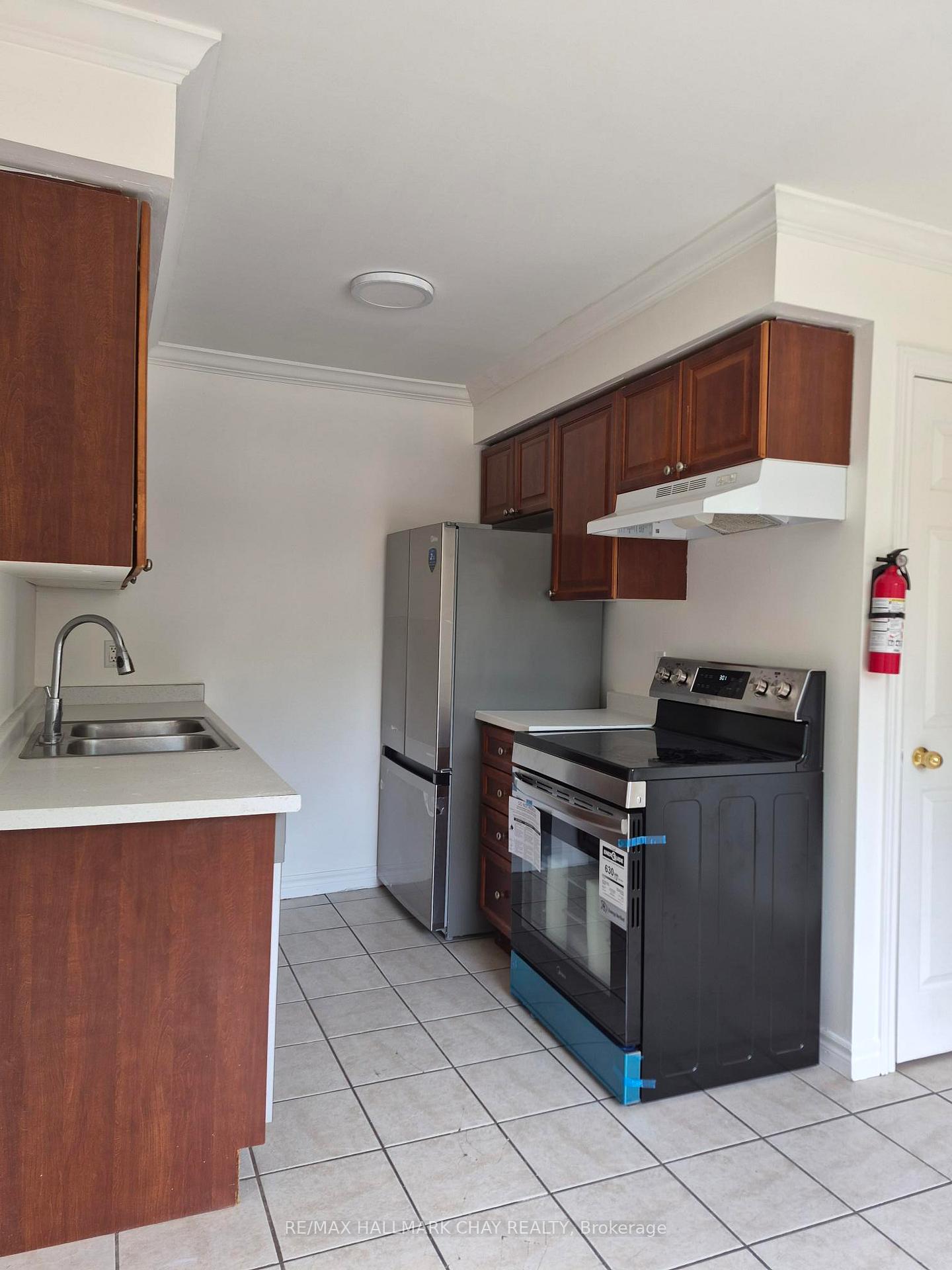 Photo 3 of Unit A, 188 Anne Street, Barrie, Allandale — HOMEH