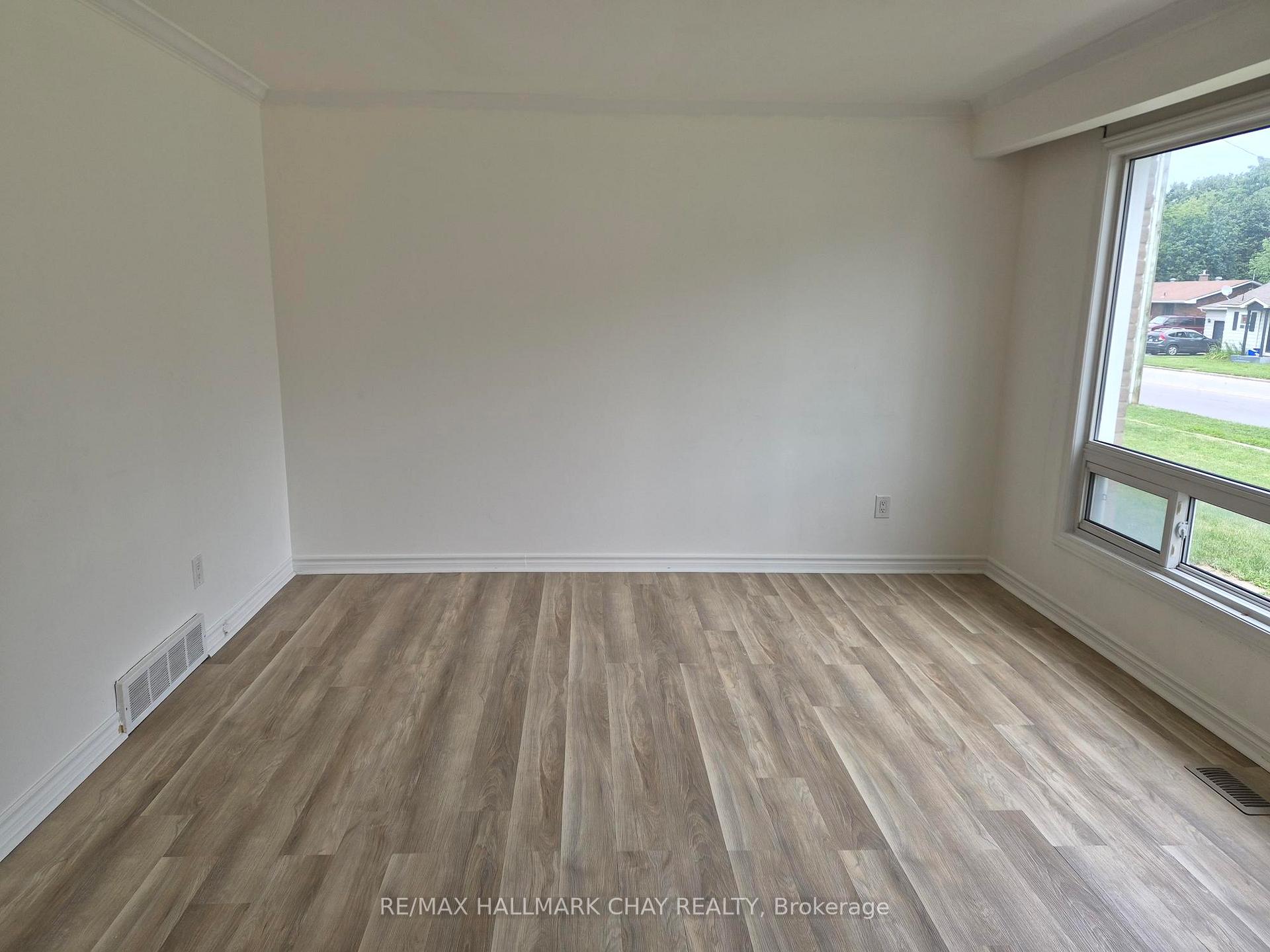 Photo 7 of Unit A, 188 Anne Street, Barrie, Allandale — HOMEH