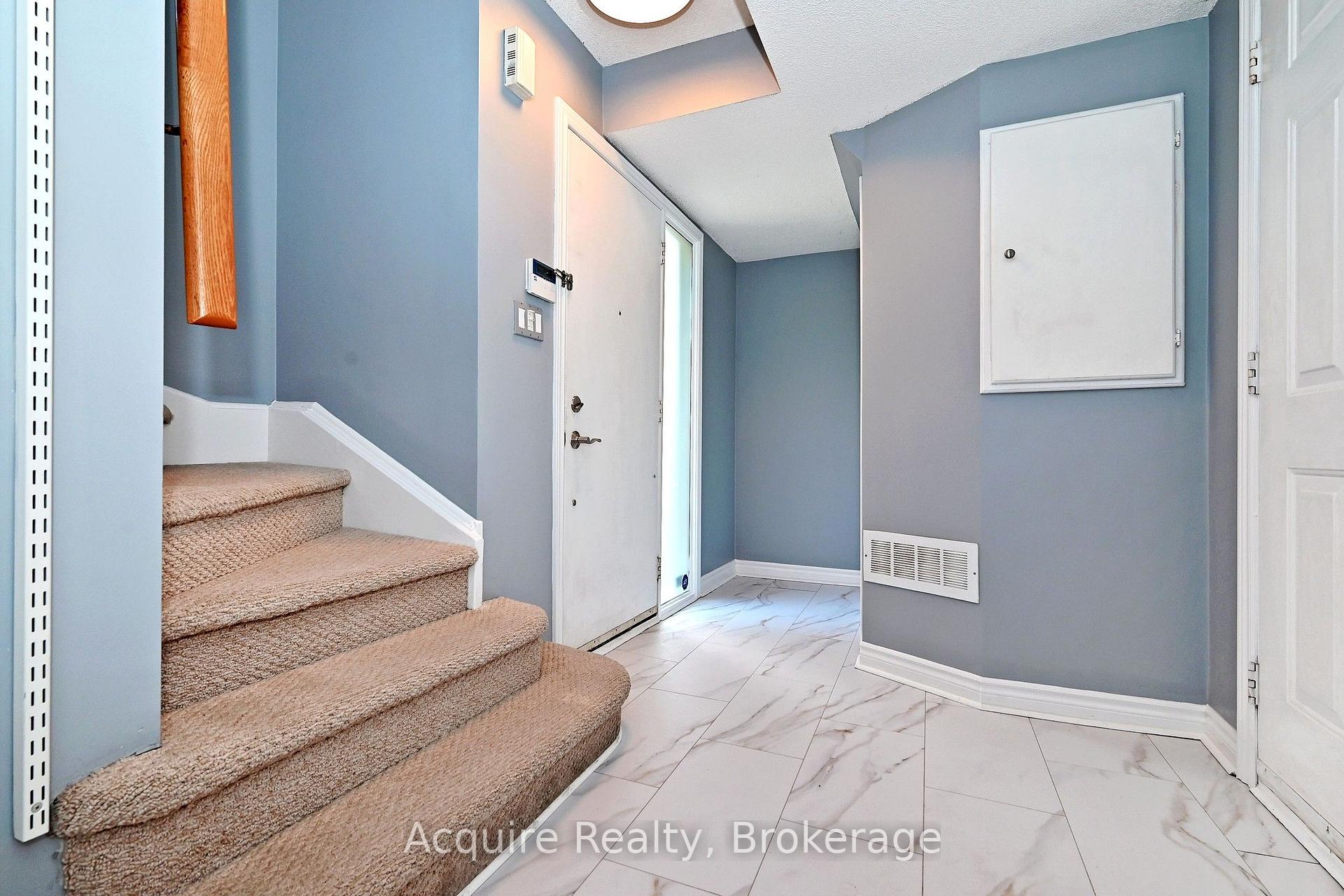 Photo 4 of 58 Leitchcroft Crescent, Markham, Commerce Valley — HOMEH