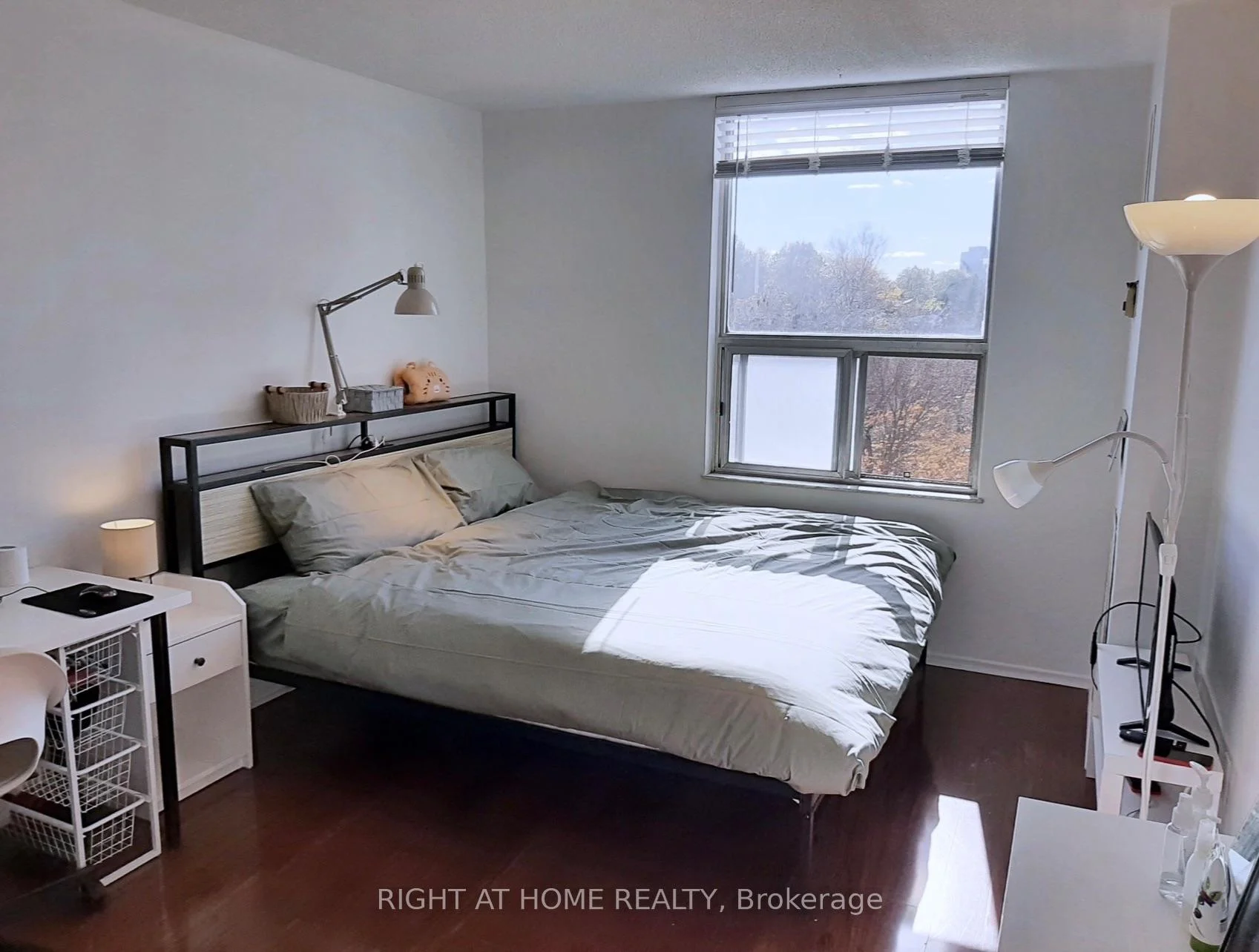 Front of Unit 1008, 20 Edgecliff Golfway