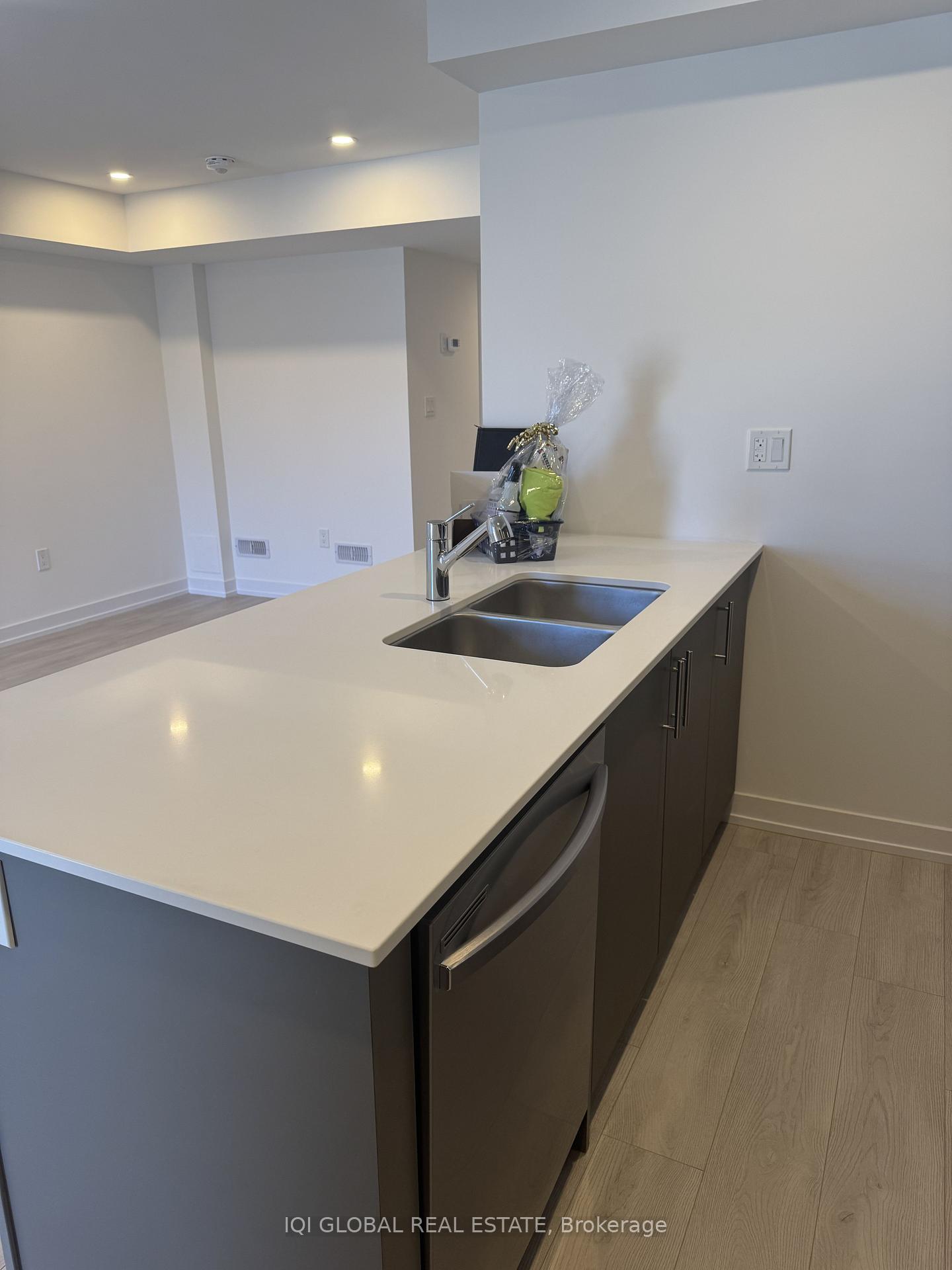 Photo 7 of Unit 123, 42 Lowes Road W, Guelph, Clairfields/Hanlon Business Park — HOMEH